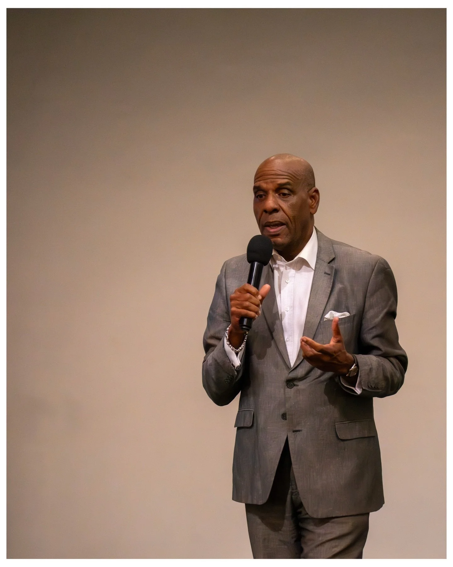 CA State Senator @bradfordforcalifornia speaking at the Santa Monica Democratic Club on his run for CA Insurance Commissioner. 
2.25.26
*This post does not constitute an endorsement*
.
.
.
.
.
#cacandidates 
#santamonicademocraticclub 
#politicsinact