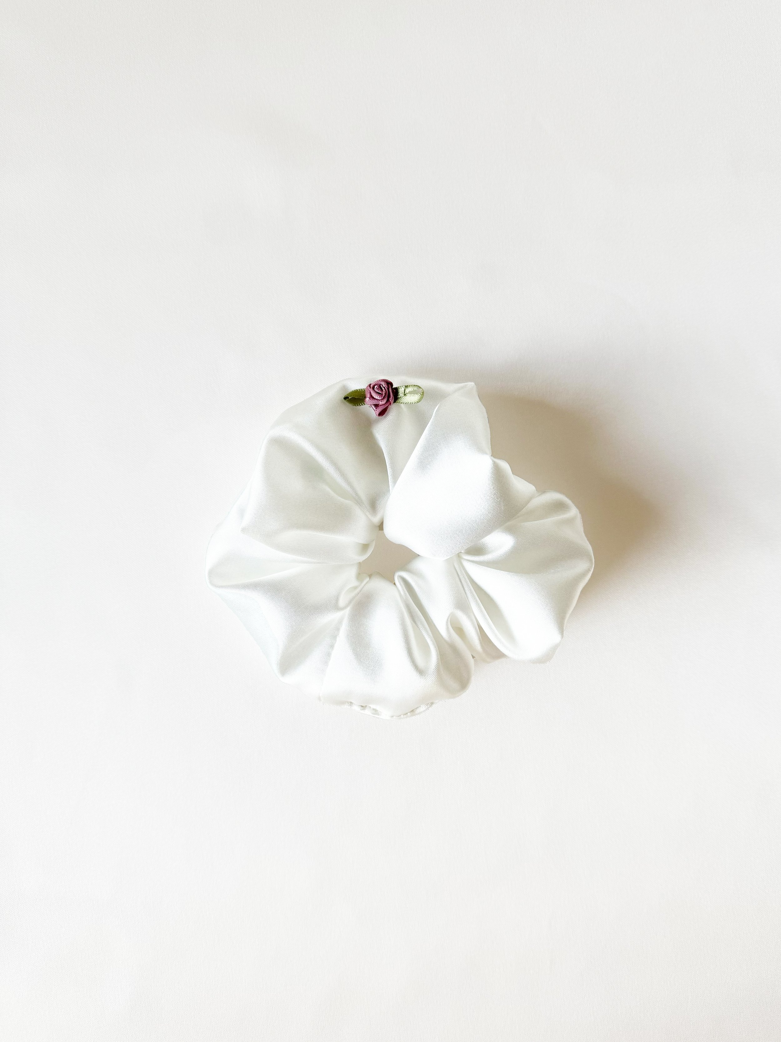 shiro-scrunchie-reminisse-2024.jpg