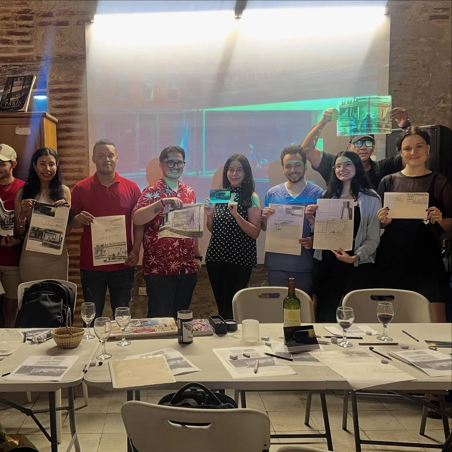 Nuevas fotos del Taller de Dibujo ✨

El pasado viernes disfrutamos de la primera edici&oacute;n del Taller de Dibujo, inspirado en la obra &ldquo;Noct&aacute;mbulos&rdquo; de Edward Hopper. 

👀 Muy pronto estaremos anunciando el pr&oacute;ximo talle