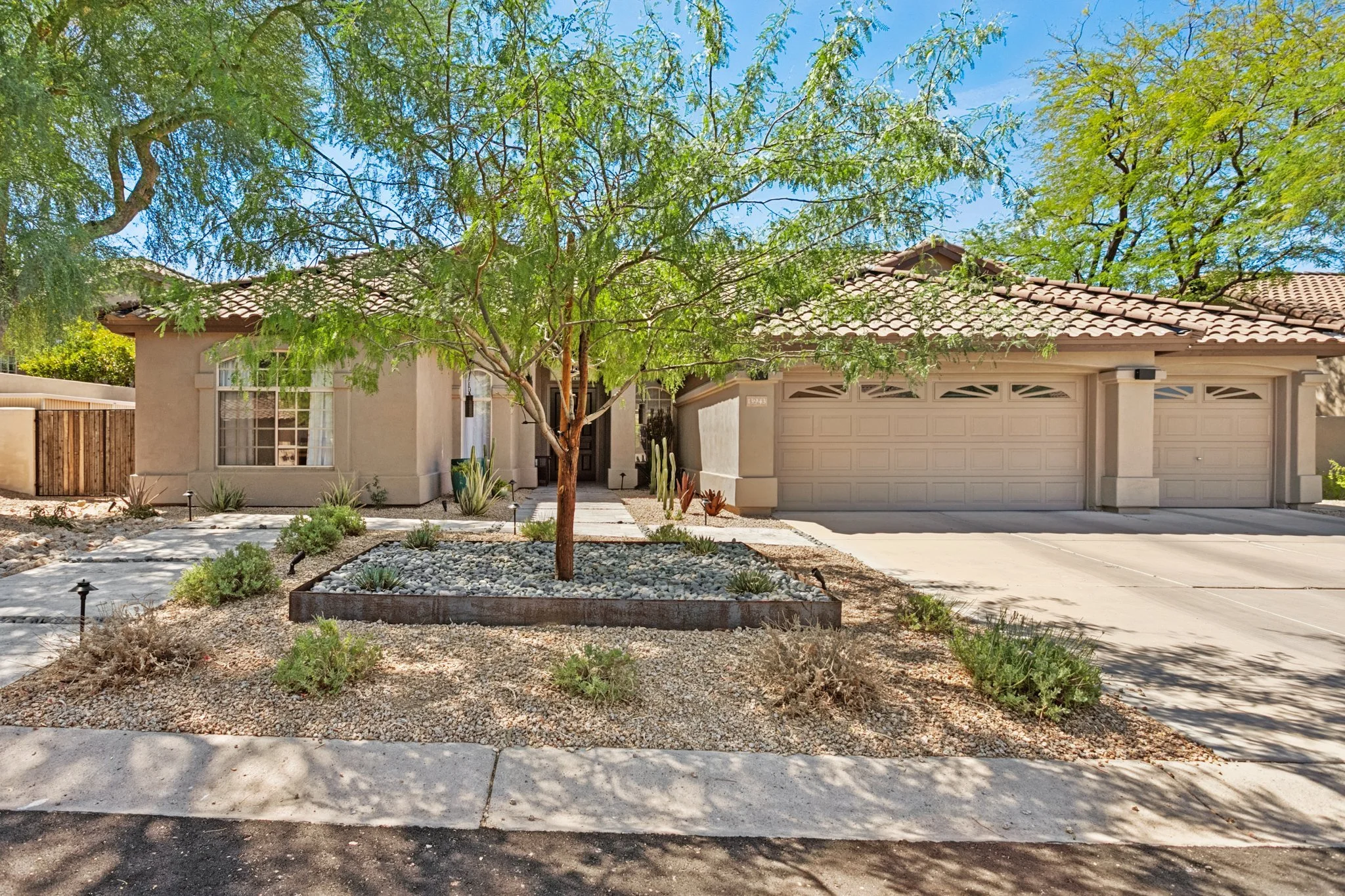 1-web-or-mls-13943-e-lupine-ave.jpg