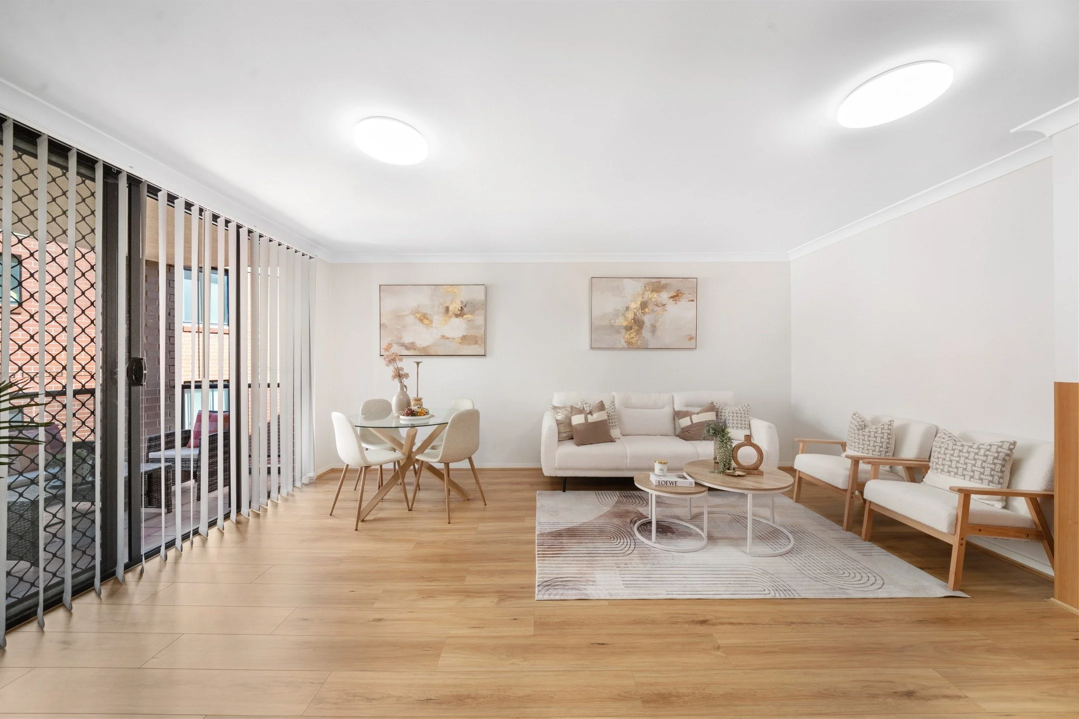 Imagine ending your day right here&hellip;
Feet up, mind quiet, and nothing but calm around you.

Captured by Talenty.

#talenty #talentyrealestate #realestatephotography #realestate #neutralinteriors #softaesthetic