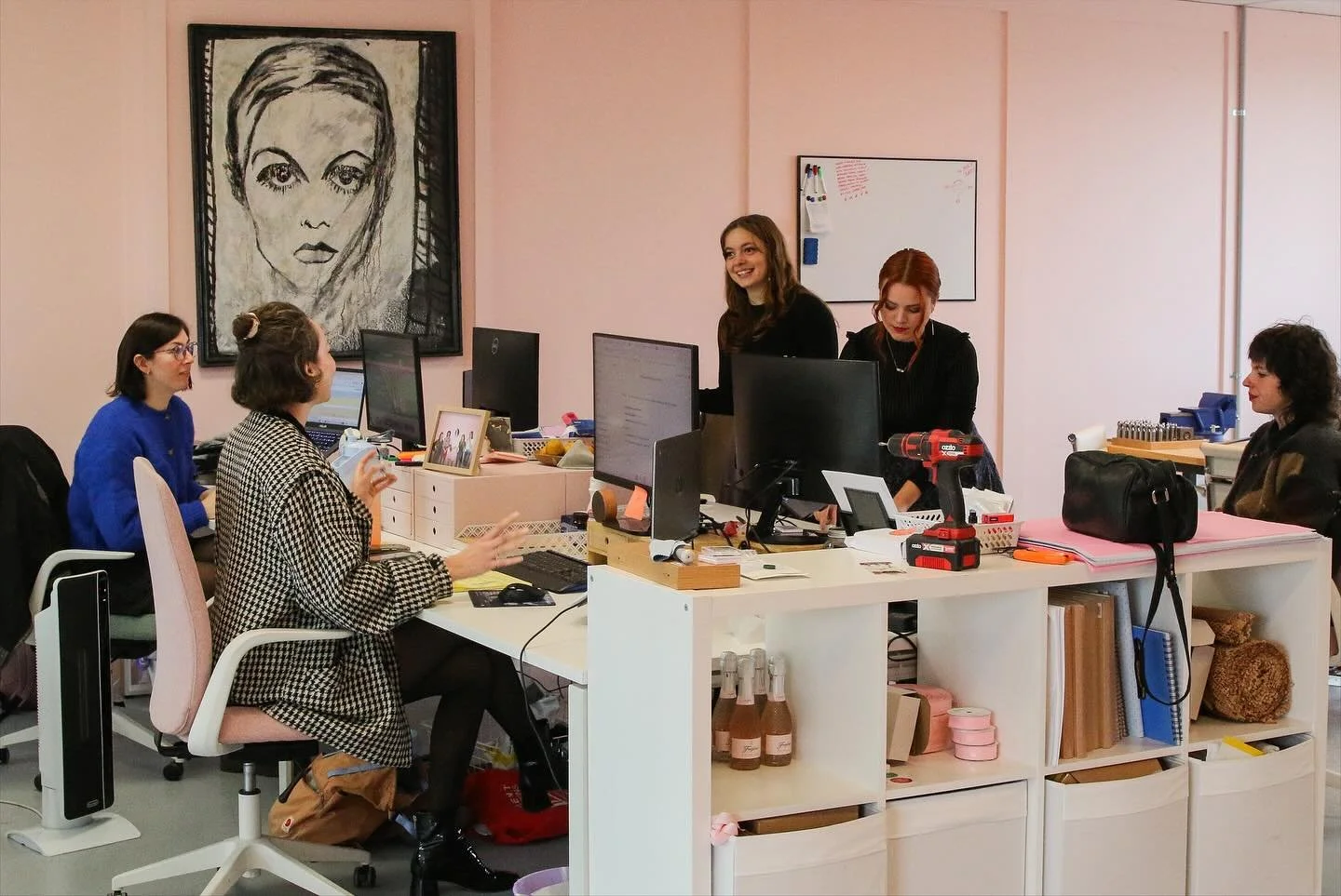 ✨ Trader Highlight: Oval + Pear Jewellery ✨

Led by gemmologist, designer, and dreamer Teagan Flynn, Oval + Pear is redefining what it means to shine. 💎✨ Forget cookie-cutter white diamonds, this Footscray-based studio celebrates colour, creativity,