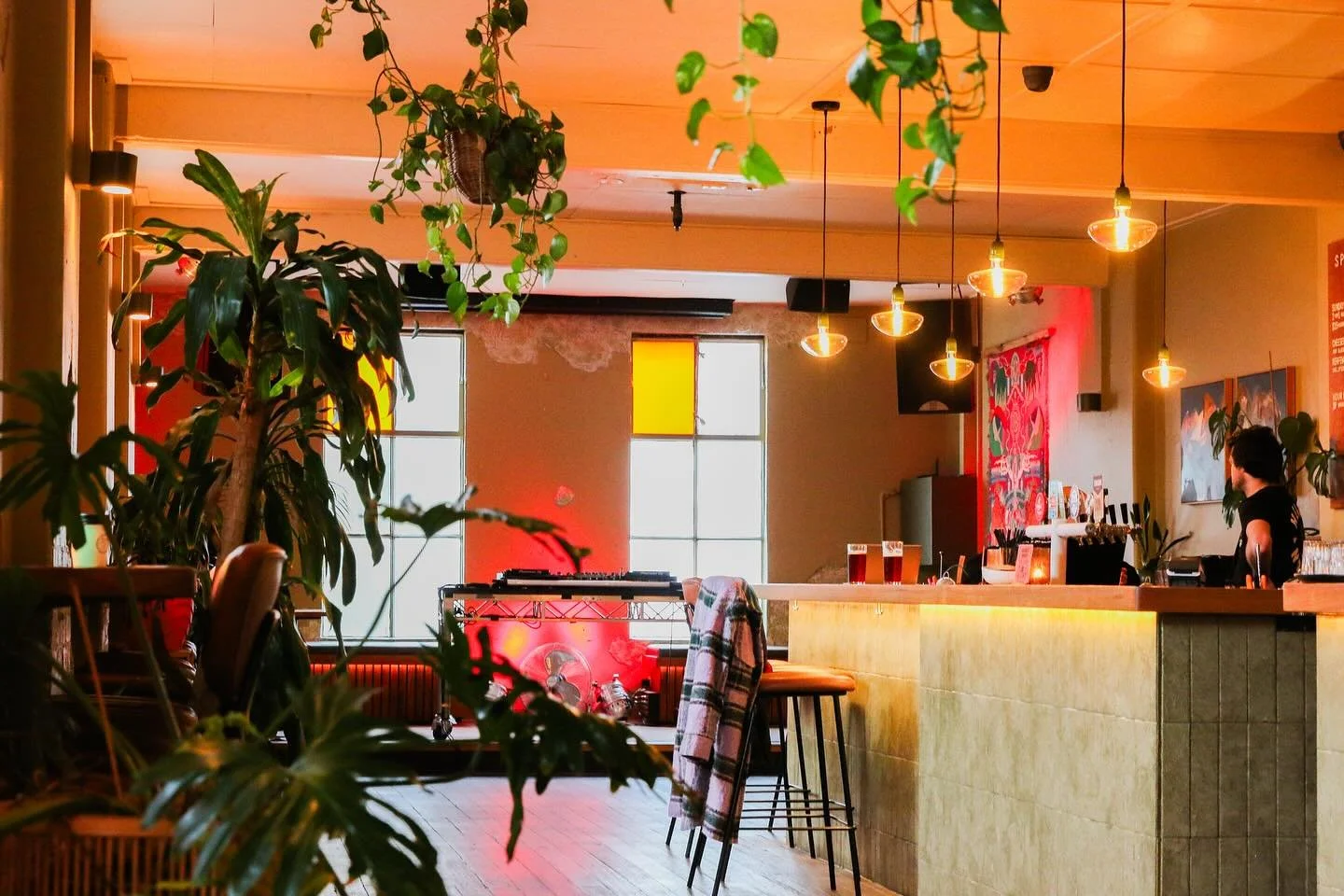 ✨ TRADER SPOTLIGHT ✨

Tucked away at 30 Chambers Street, Misfits Bar is more than just a bar - it&rsquo;s Footscray&rsquo;s newest cultural home where music, art, and community collide.

🎶 Expect live DJ sets &amp; performances
🎨 Street art &amp; r