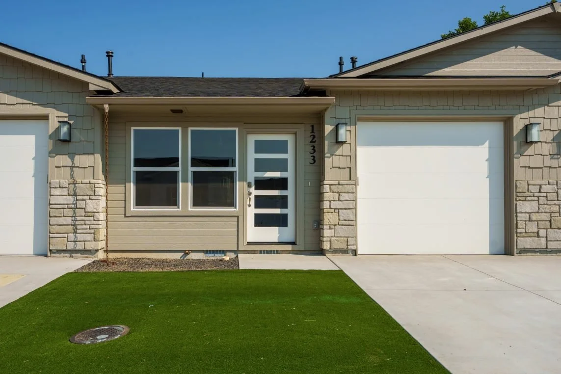 1233 Phillips Circle