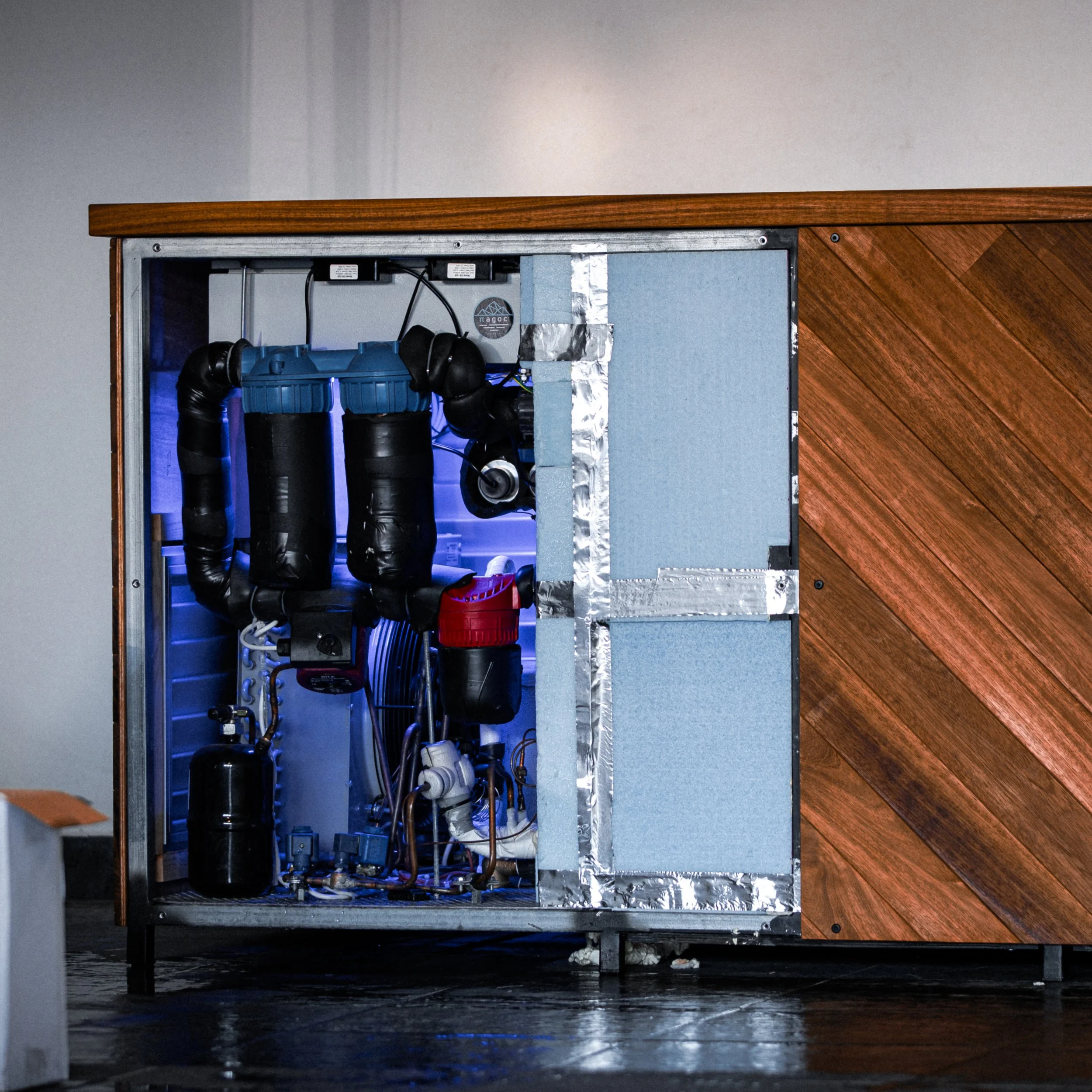 Ice Bath professional Refrigeration System with High Performance and Long Lasting Lifetime. Suitable for Individuals and Commercial Settings. Beautiful and Durable Exterior Design.