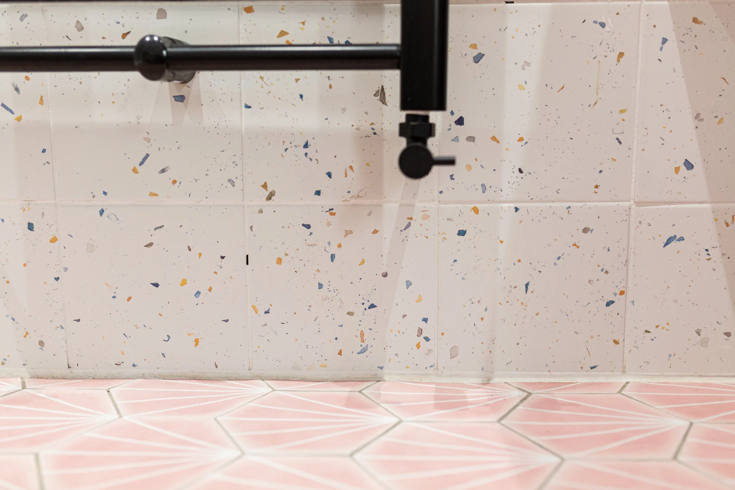 Master en suite. Terrazzo wall tiles and pink floor tiles. Black radiator
