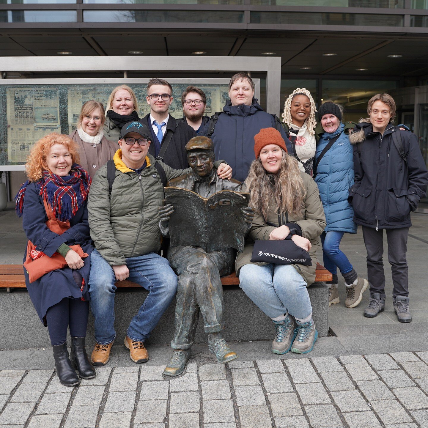 Redaksjonen p&aring; Fontenehuset Kongsberg har v&aelig;rt p&aring; studietur til selveste Aftenposten, og vi ble tatt s&aring; godt imot! 💛
Vi fikk f&oslash;rst en introduksjon til avisens historiske utvikling og en omvisning p&aring; huset. Etterp