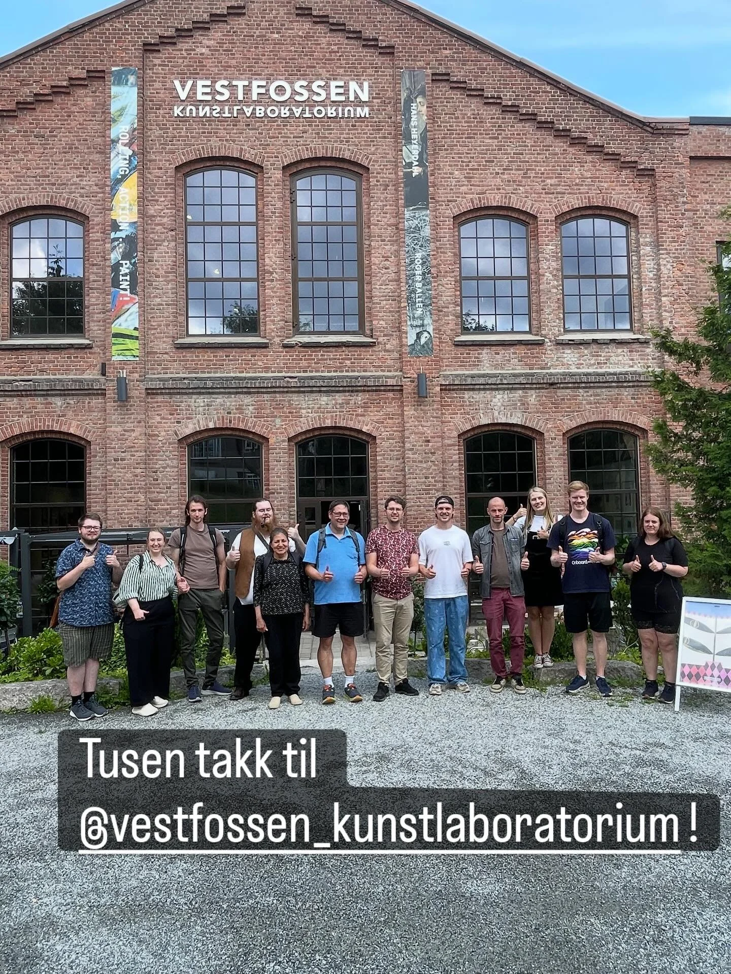 Vi er s&aring; heldige som fikk oppleve &aring;rets utstilling p&aring; @vestfossen_kunstlaboratorium  Den kan virkelig anbefales. Vi fikk se fotokunst, malerier og masse filmer med et variert uttrykk. Deilig lunsj i kafeen ble det ogs&aring;. Takk t