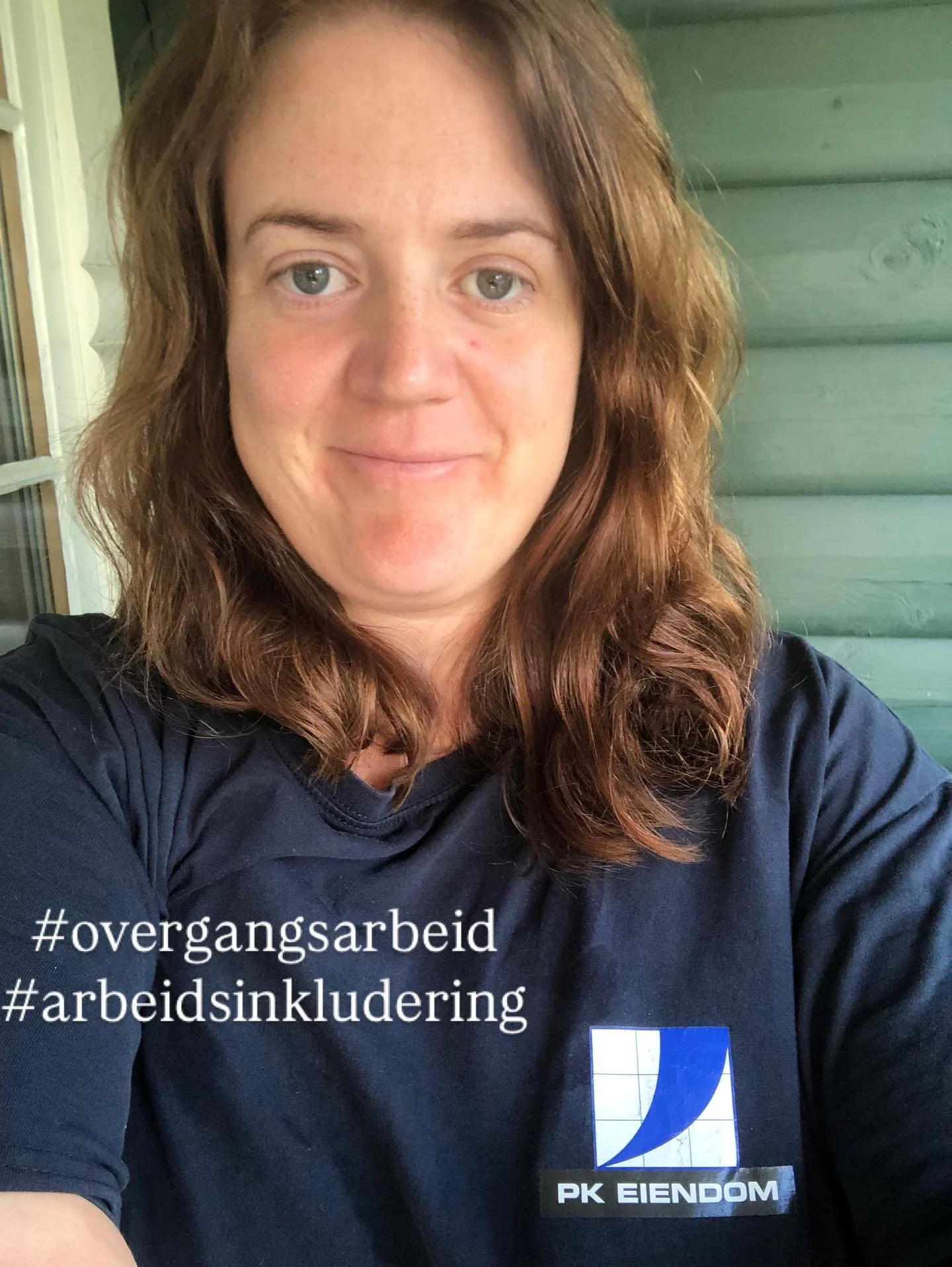 Aina trives godt i overgangsarbeid p&aring; PK Eiendom. Jobben gir arbeidserfaring og Aina liker dynamikken og forutsigbarheten som denne stiliingen gir. Hun har n&aring; &oslash;kt stillingen og jobber 3 dager i uka. Det &aring; v&aelig;re en del av