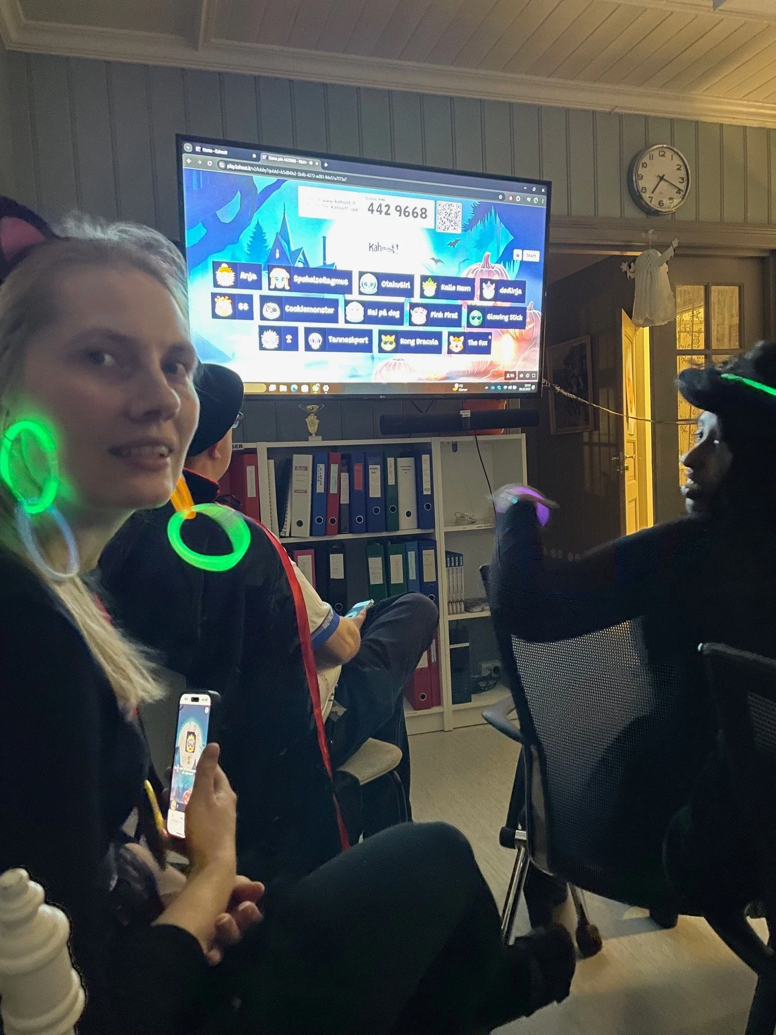 Tradisjon tro feirer vi Halloween på huset!
I år feiret vi litt på forskudd, med Escape room, pynting, nydelig middag, Kahoot og premier! 
#halloween2025 #trickortreat🎃 #escaperoom 
#fontenehusetkongsberg #fontenehusnorge #fontene