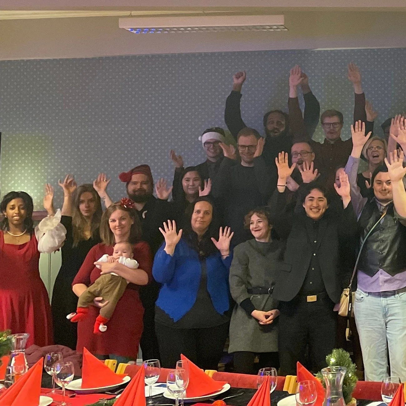 &Aring;rets julebord samlet n&aelig;rmere 70 herlige mennesker til en skikkelig fest😍
Vi koste oss med nydelig Jule-Tapas, riskrem og kaker, det ble taler og t&aring;rer, latter og moro! 
Det er ekstra stas &aring; feire alt hva vi har f&aring;tt ti