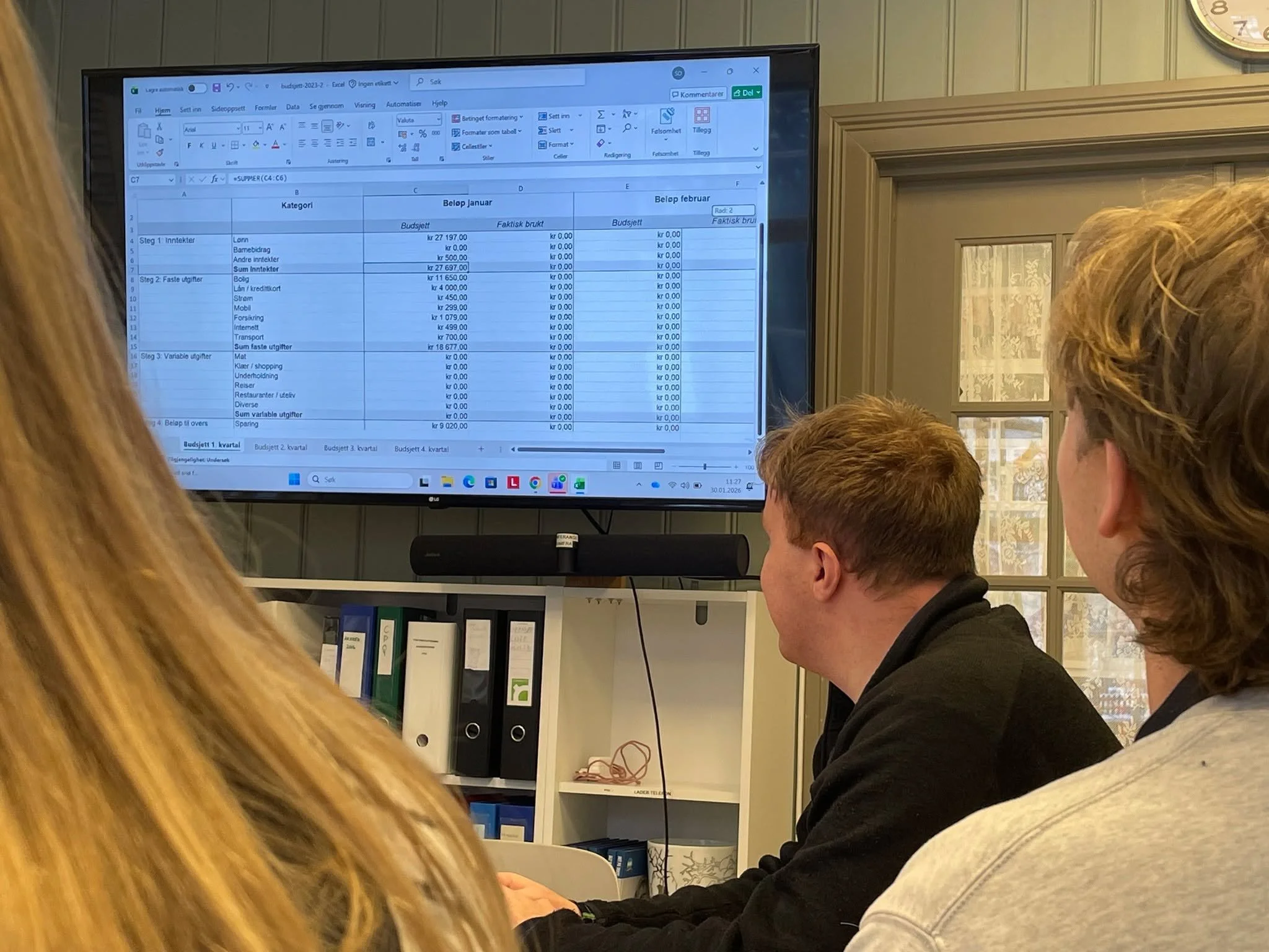 &Aring;rets f&oslash;rste #internoppl&aelig;ring handlet om &aring; sette opp privat budsjett. Vi fant mange gode ressurser og tips, delte egne sparehistorier og testet en mal som er tilgjengelig fra nettet. 

Vi ble ogs&aring; inspirert av @hvordan_