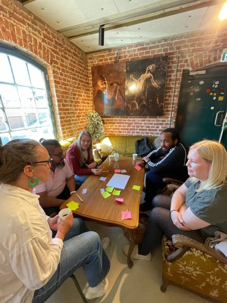 📸Enhetsdag for Kontor -og Media!

Faglig og sosialt innhold en hel dag for denne enheten i g&aring;r. Det ble planlagt SoMe innhold for @kongsbergagenda , 10 &aring;rs samarbeid med @kongsbergjazz  og ikke minst markeringen av &aring;rets #vinduaksj