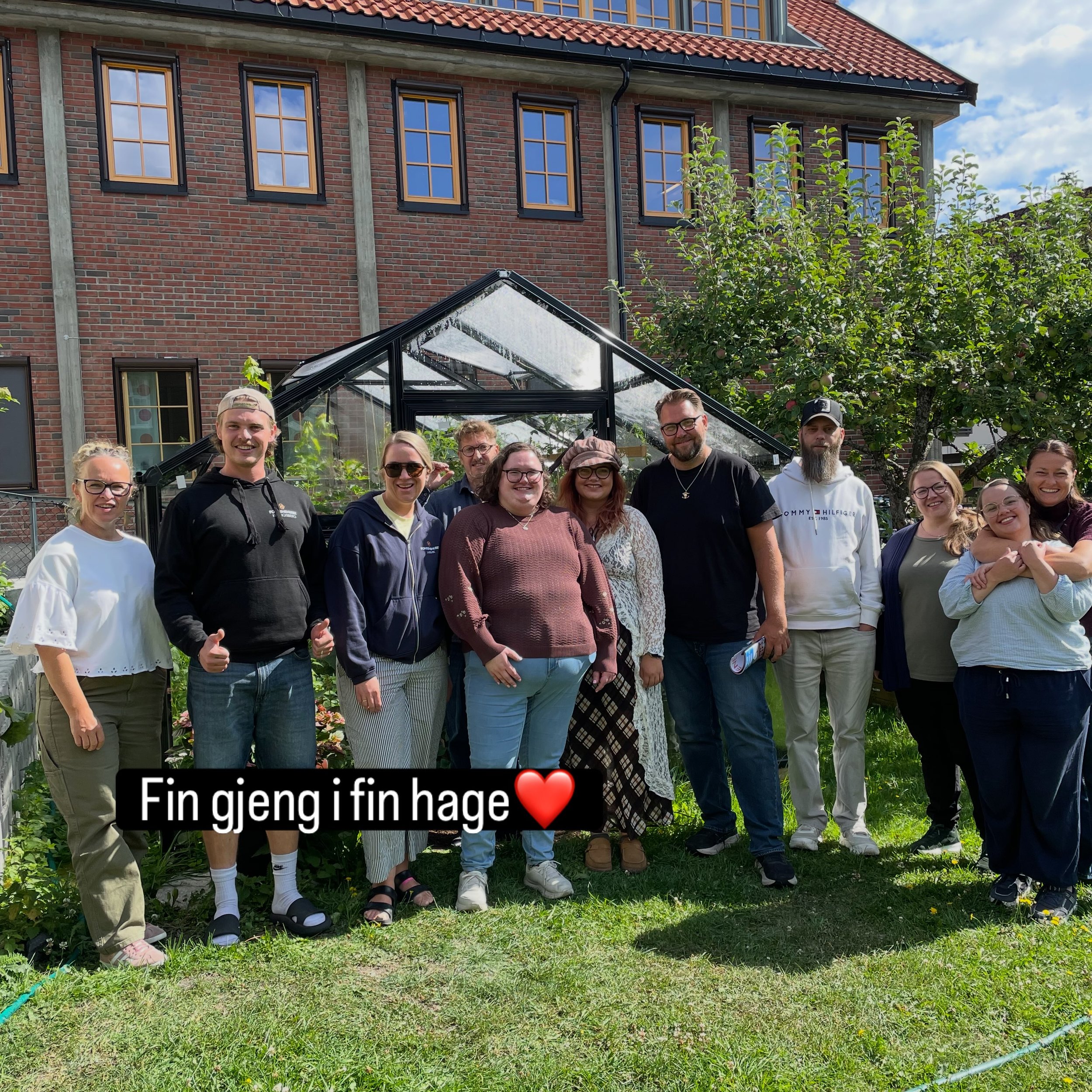 I dag fikk vi bes&oslash;k av @fontenehusetlarvik og de fikk l&aelig;re mer om studietilbudet v&aring;rt og hvordan vi har jobbet for &aring; f&aring; de unge inn p&aring; huset. Vi synes det er fint &aring; kunne st&oslash;tte og hjelpe andre #fonte