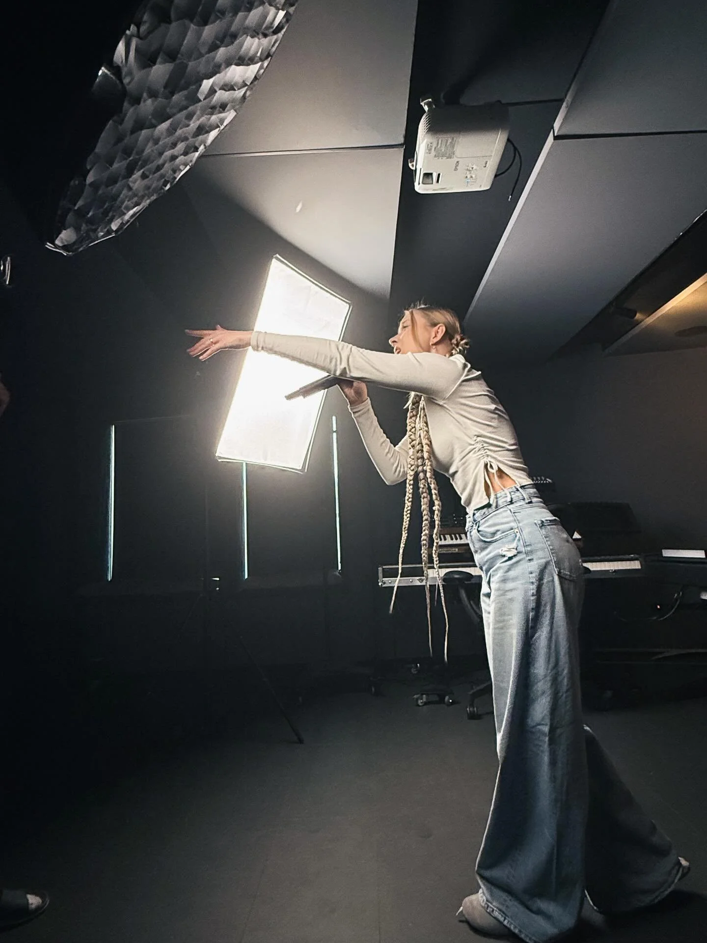 Моя нова пісня &laquo;Пил&raquo;
Вже цієї пʼятниці 13/03 на усіх музичних платформах🎧