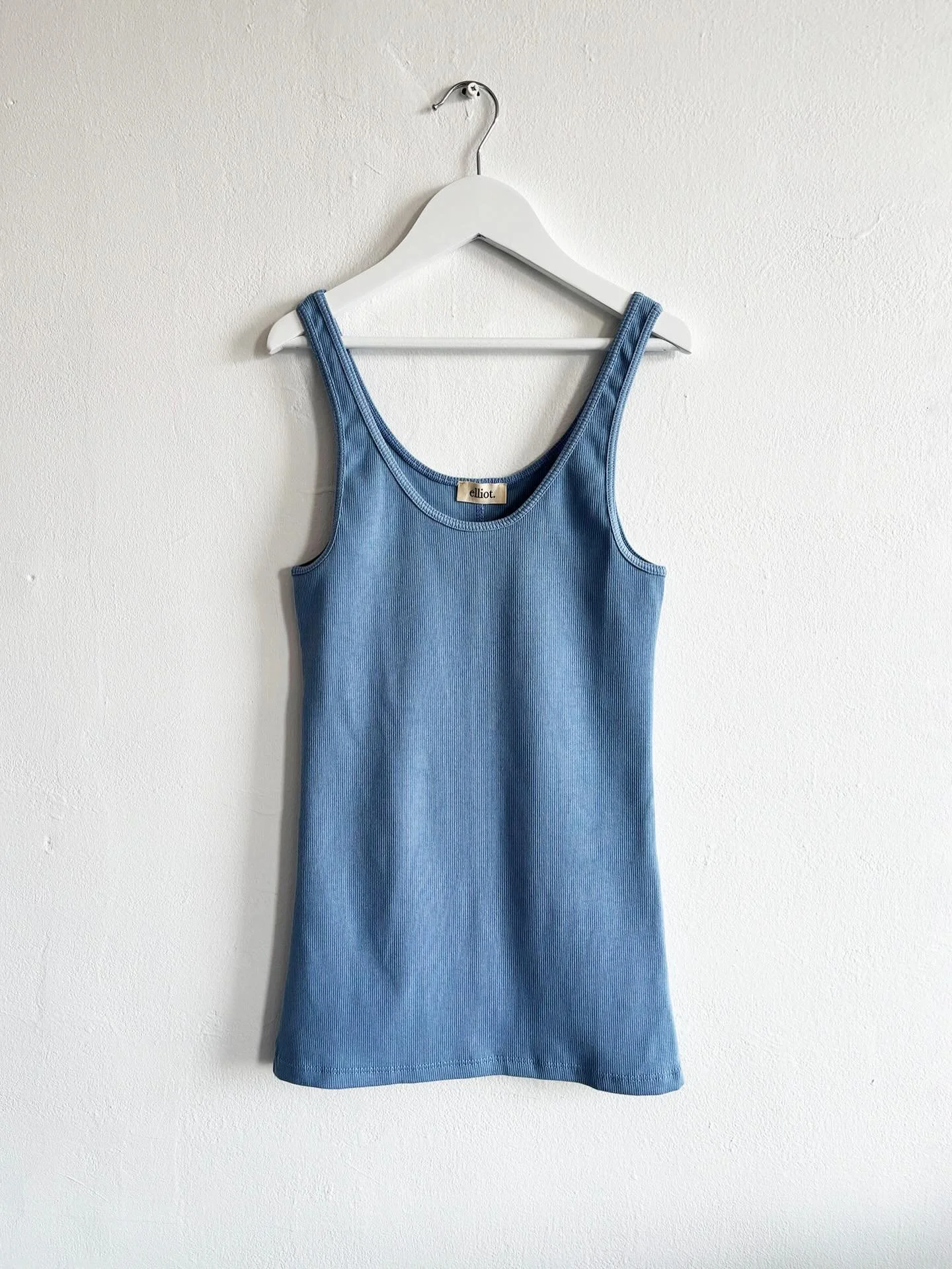 S P R I N G  E S S E N T I A L S

Warm when you need to layer up, cool when the sun is shining bright; we love a vest top here at elliot.

Choose organic cotton slub jersey or organic cotton rib for all-day comfort that lasts, come rain or shine.

.

