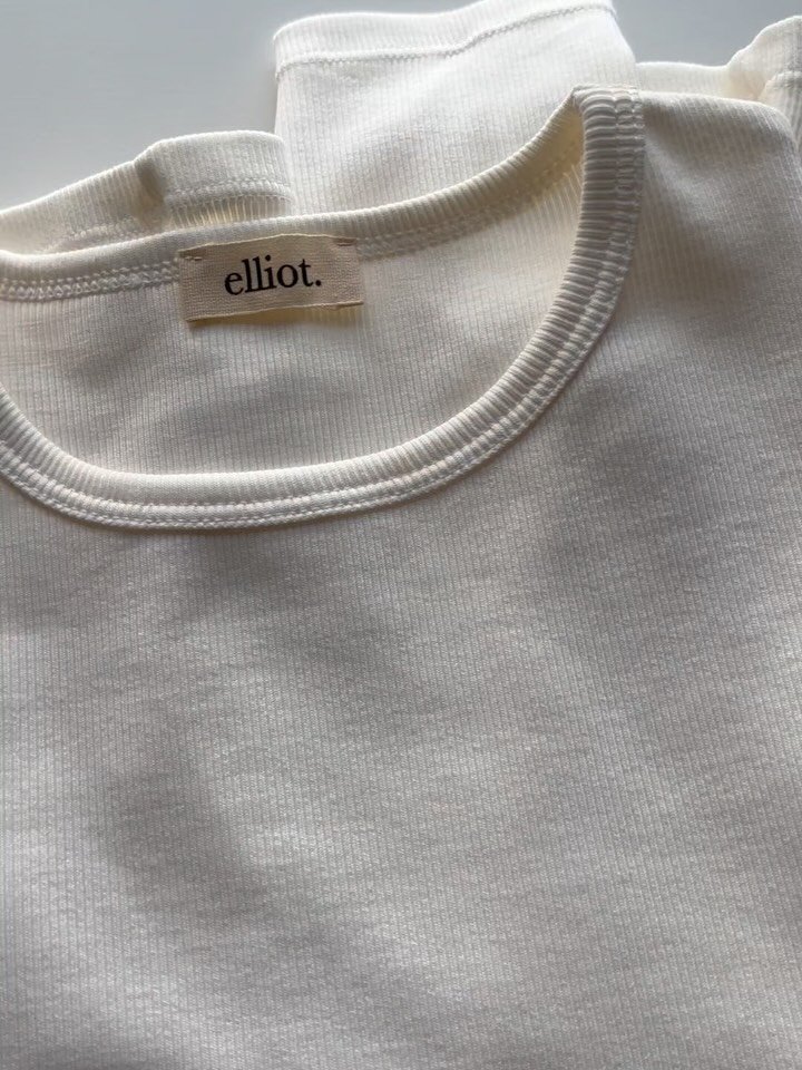 AGNES

Our lightest organic cotton rib base layer: soft as silk, warm as toast.

Autumn ready in natural white, latte, khaki, storm and black.

#organiccotton #organicunderwear