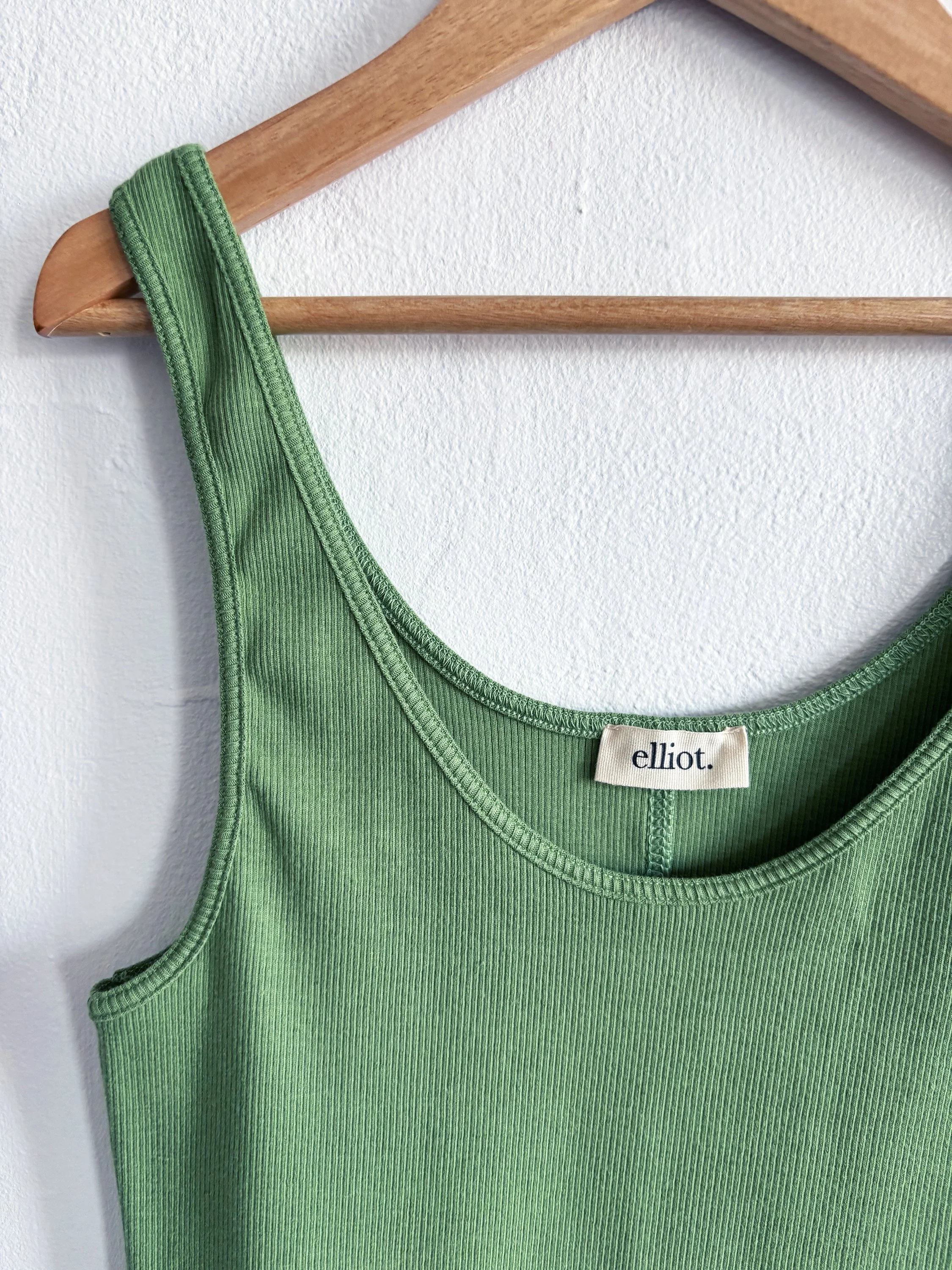 elliot. ORGANIC COTTON RIB TANK_DETAIL_CLOVER.jpg