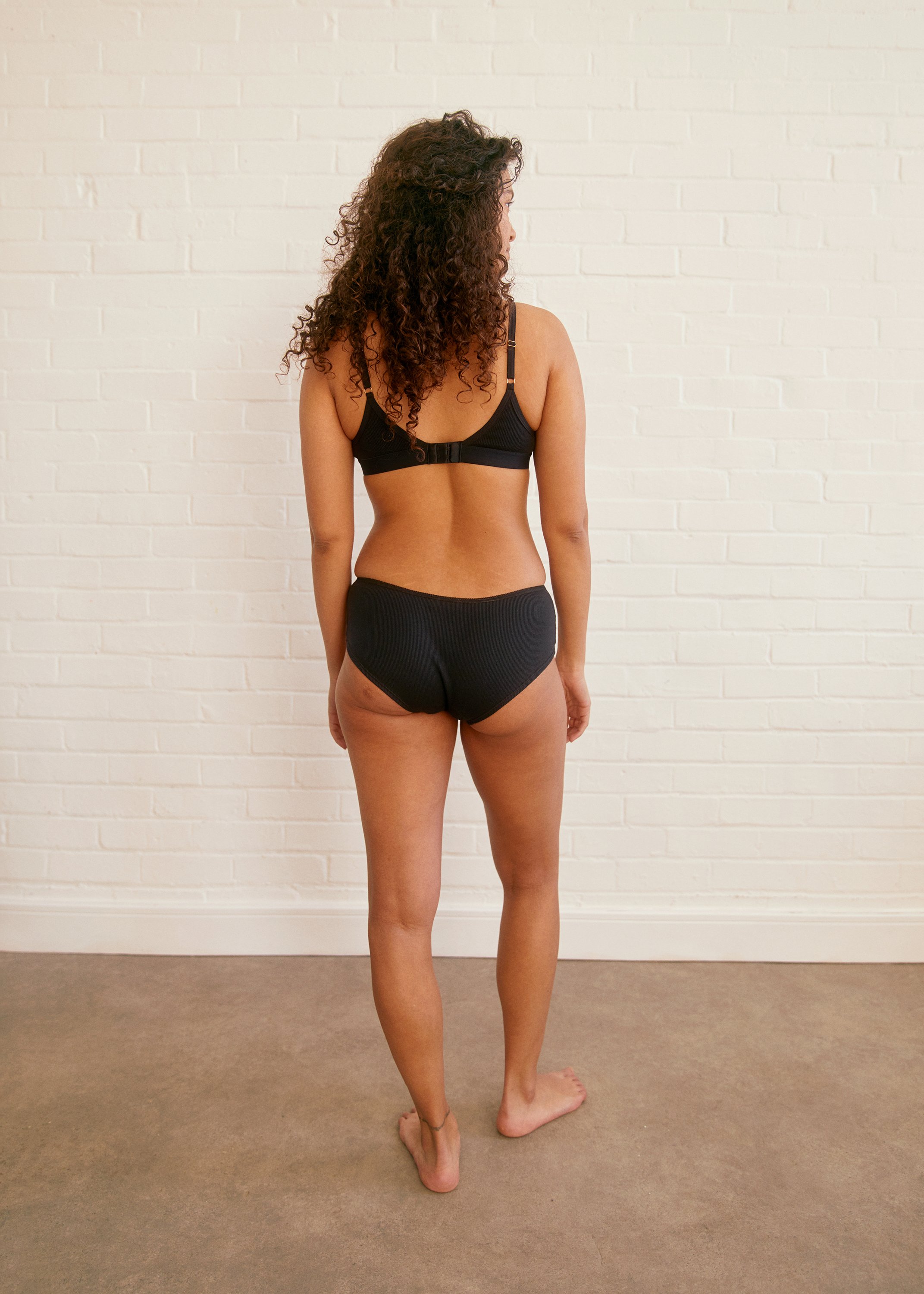 elliot. SS25_ORGANIC COTTON SOFT BRA_HIPSTER SHORT_BLACK_1.jpg