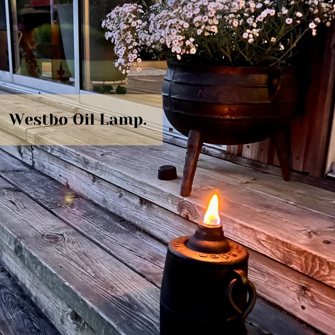 🌅 Westbo Oil Lamp &ndash; a rugged cast‑iron oil lamp from Sweden that brings warm ambiance to your summer evenings. 🔥

🔸 Cast iron construction &ndash; durable and weather‑resistant
🔸 Mighty yet compact: weighs about 5 kg (&asymp;11 lb); measure