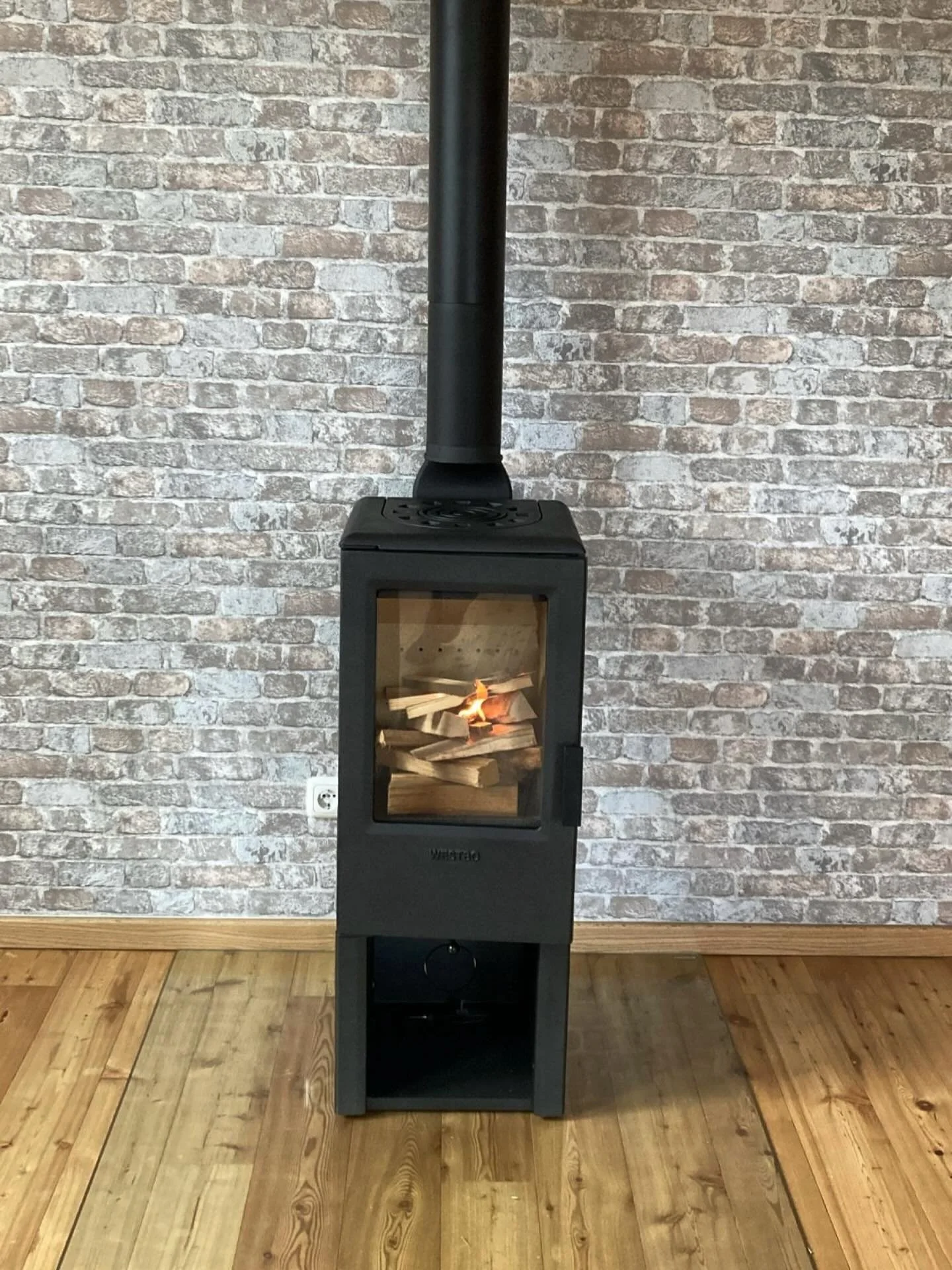 Nice… Nordic Design by Westbo of Sweden - der Westbo Nobel - gerade Linien aus Gusseisen, kompaktes Format #artnouveaustyle #nordicstyle #westbodeutschland #westboofsweden #castiron #scandinavia #schwedischeinrichten #scandinavianstreetstyle #