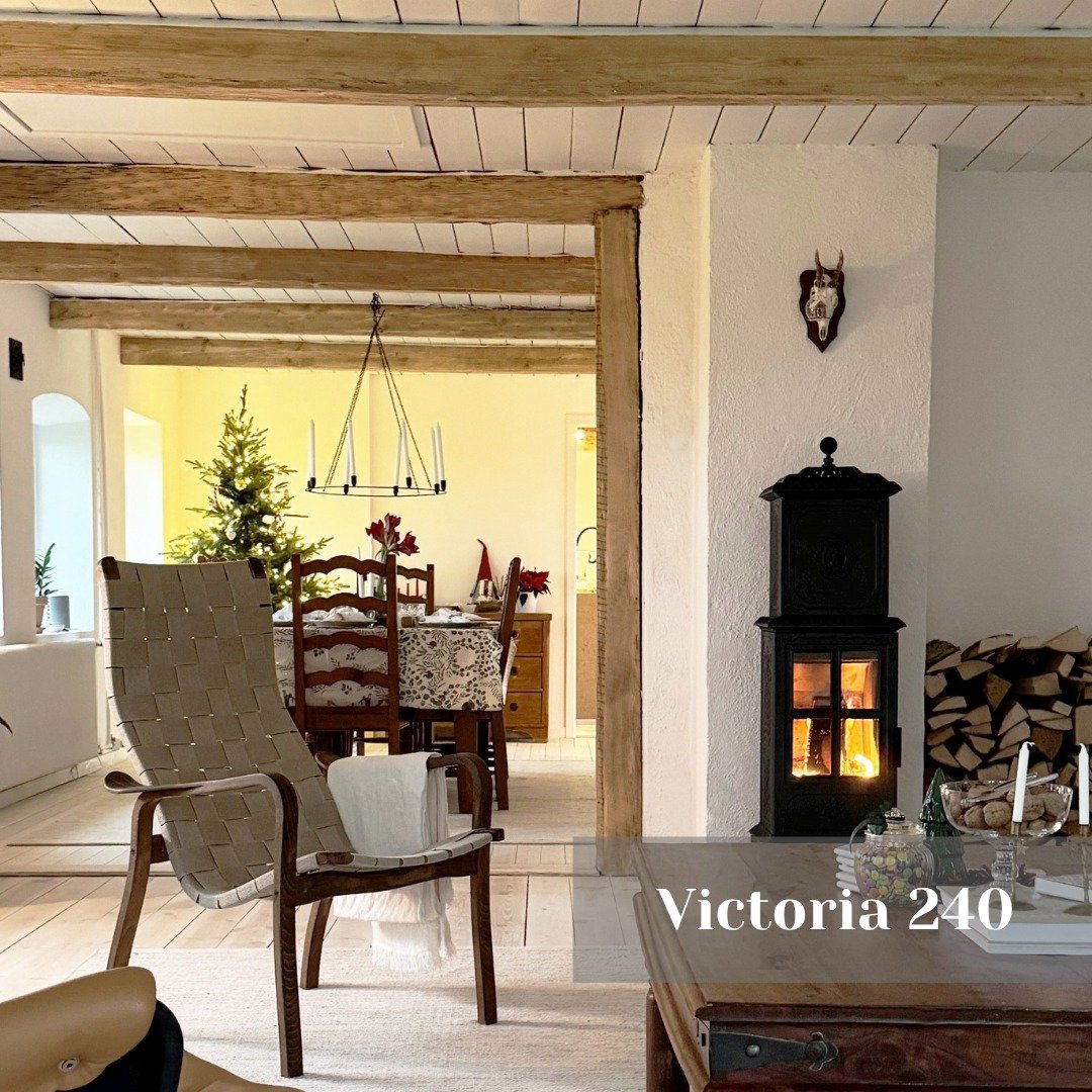 Meet our treasure &mdash; ✨ Victoria 240!
This beautiful stove, inspired by classic Swedish design, perfectly combines elegance and functionality. With its spacious heating chamber and handy cooking plate, it turns every evening by the fire into a sp