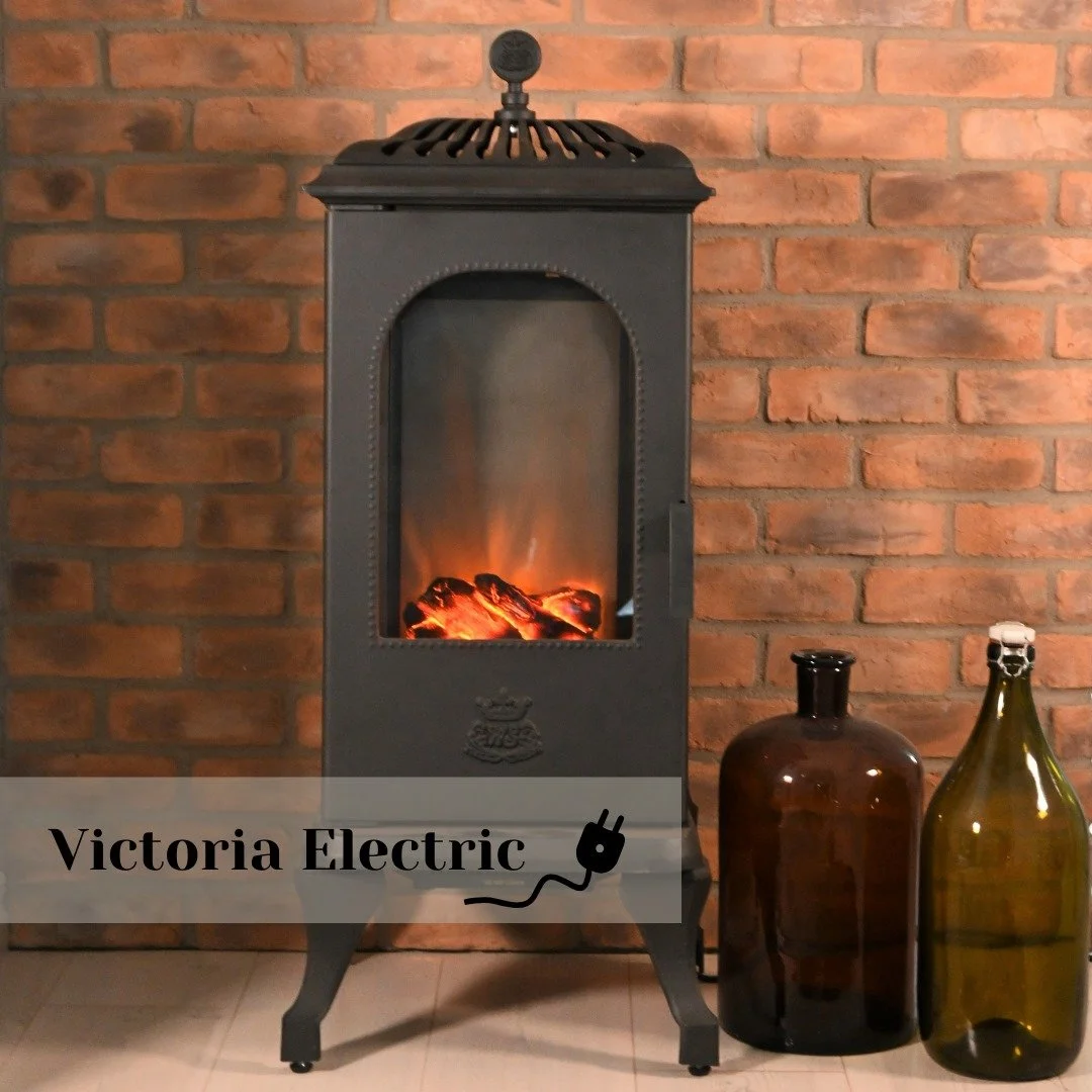 Lubimy proste, a jednocześnie skuteczne rozwiązania &mdash; dokładnie takie daje nasz żeliwny elektryczny piecyk **Victoria** 🔥 Podłączysz go bezpiecznie w każdym pomieszczeniu, bez dymu, bez komina i bez zbędnych formalności. Do tego dodaje wnętrzu