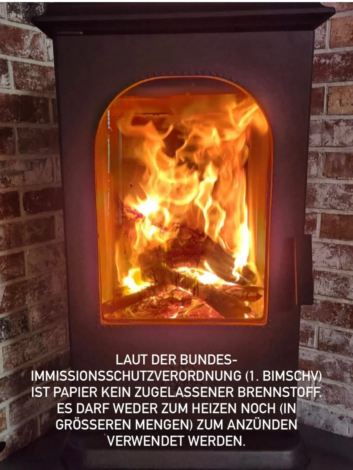 Frohes Fest 🎄 und gesegnete ruhige Zeit Euch! In den Ofen geh&ouml;rt Holz und kein Geschenkpapier! #kaminofen #schwedenofen #weihnachten #geschenkpapier #holzenergie
