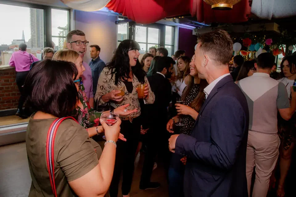 Sussex Corporate Magician Just Saul entertaining guests at an event