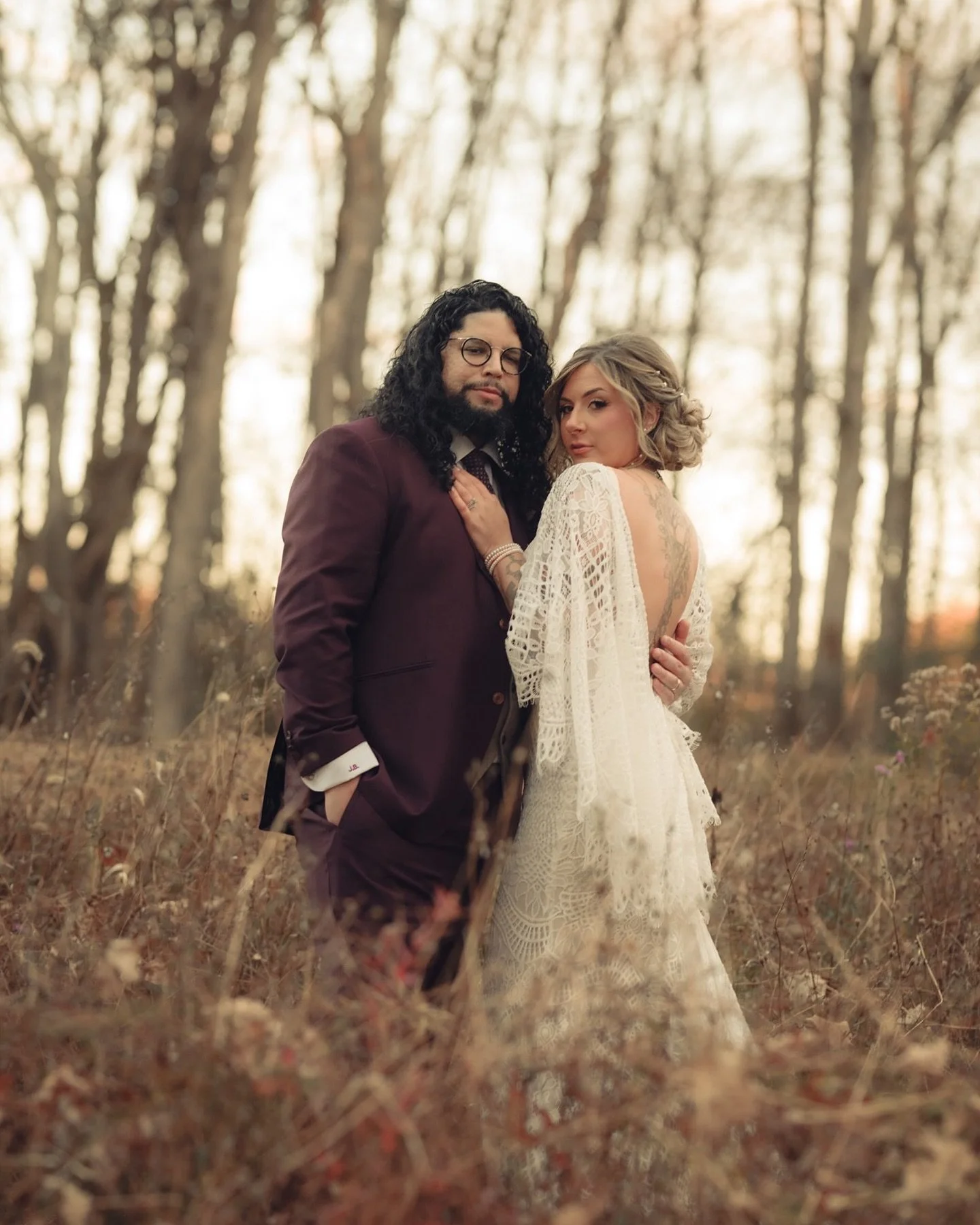 Jessica &amp; Jeffrey | Pleasantly Devine Stable

There&rsquo;s something magical about autumn light filtering through bare trees, and Jessica and Jeffrey&rsquo;s day was pure gold. From the intricate lace of that stunning bohemian gown to the quiet 