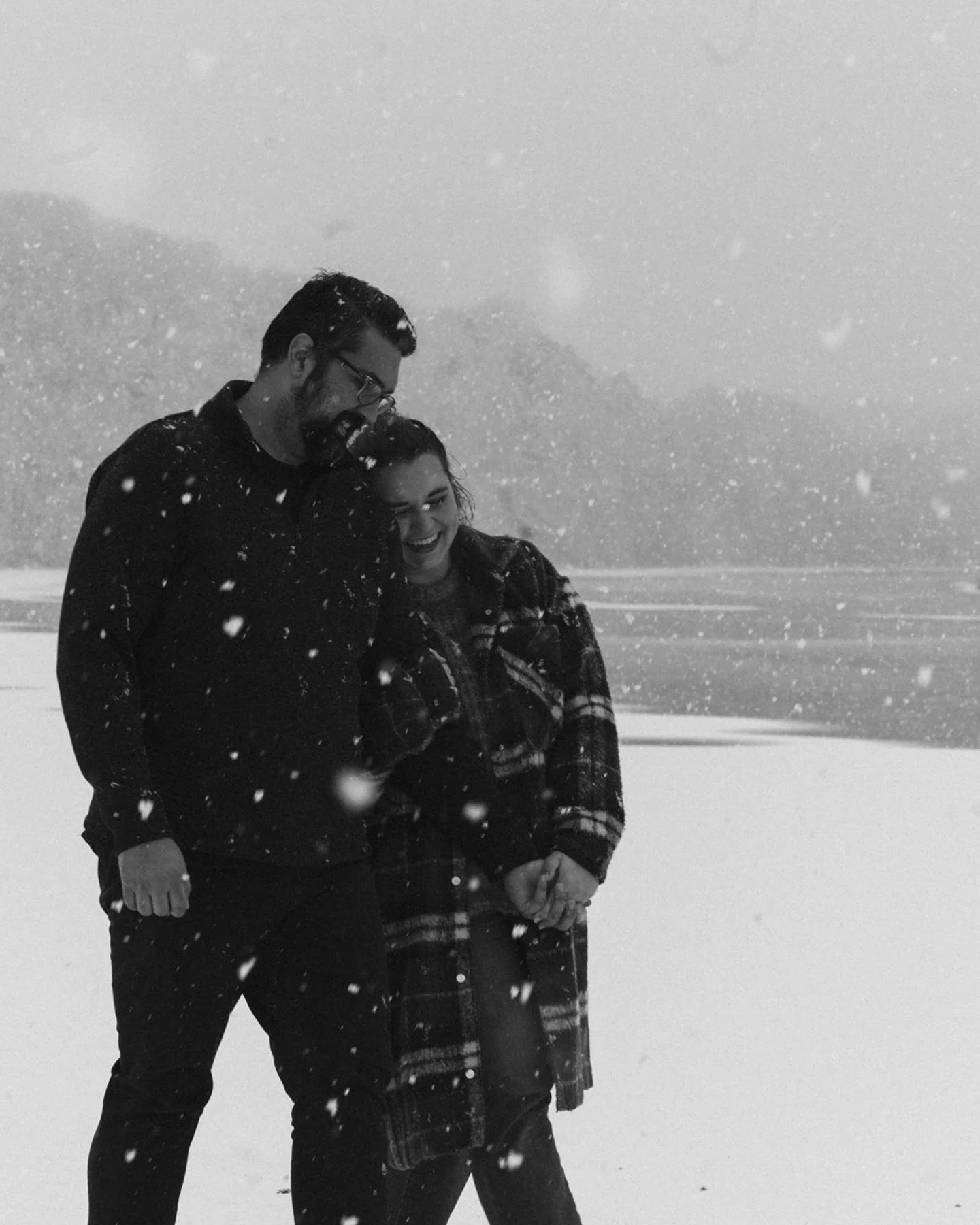 When the forecast said snow, we said yes to the magic. There&rsquo;s something about winter engagement sessions that feels completely unfiltered&mdash;the kind of cold that makes you hold each other closer, laughter that clouds in the air, and moment