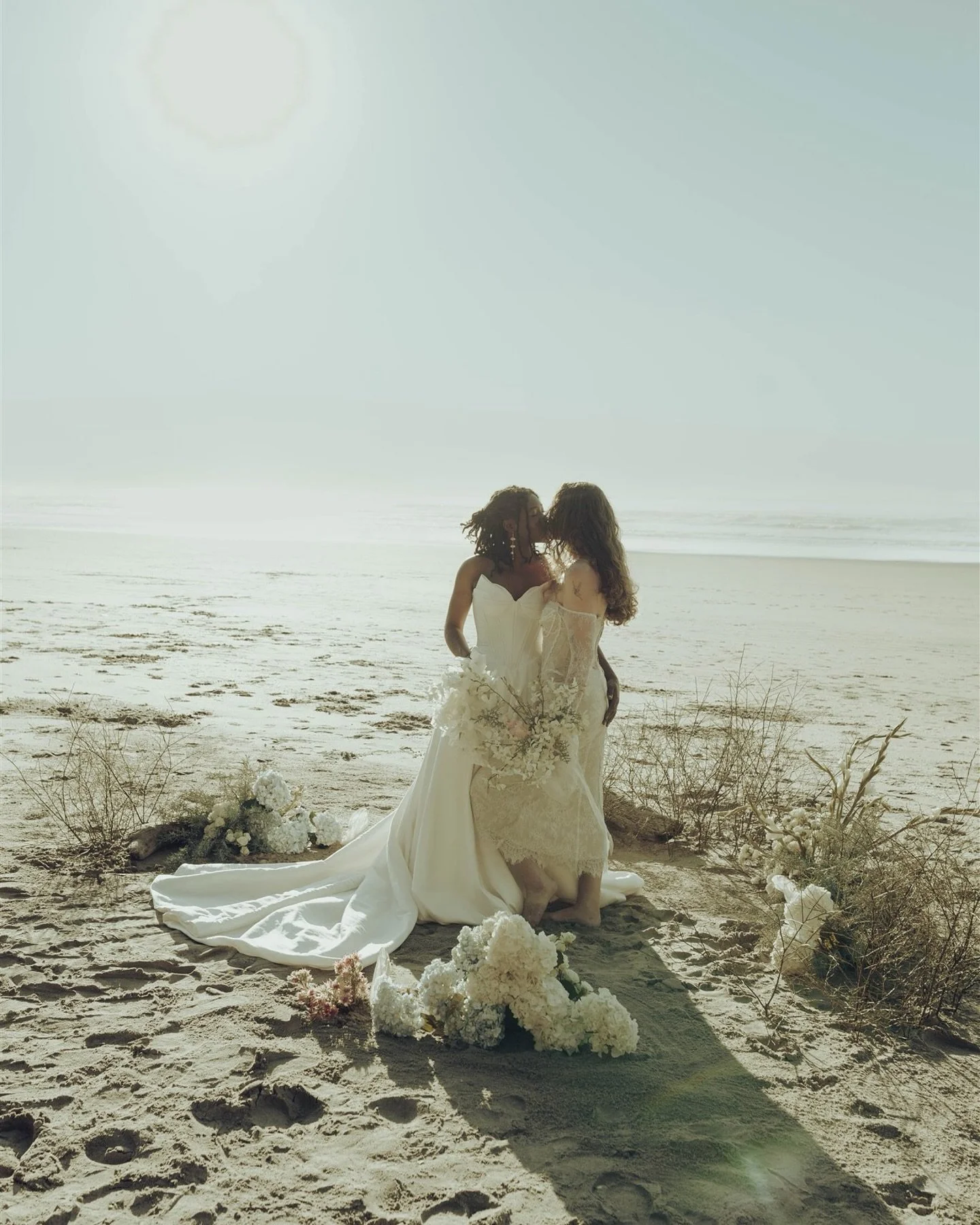 Wind, waves, and love. 🌊

Birth of Venus styled shoot at Arcadia Beach, Oregon for @loveloudretreat 

Ray + Shar, you were absolutely stunning!

Host: @servediophoto
Dresses: @theaisleindex + @lacemade
Rentals: @ardeneventcollective
Florals: @theslo