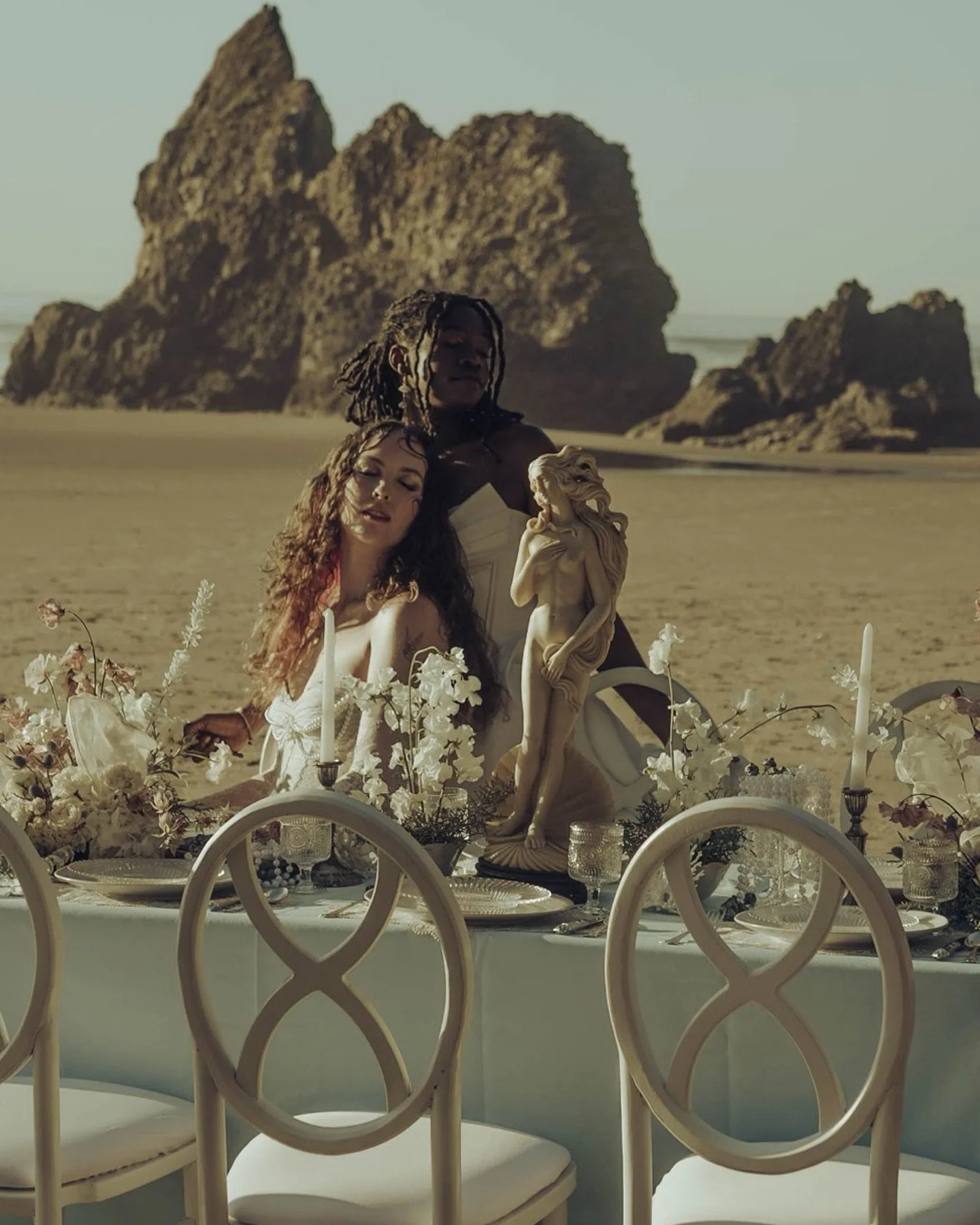 My first day at @loveloudretreat in Portland, Oregon was pure magic. We shot this ethereal styled session at Arcadia Beach with the incredible Ray and Shar, and I&rsquo;m still in awe of the beauty we captured.

Portland, you&rsquo;ve stolen my heart