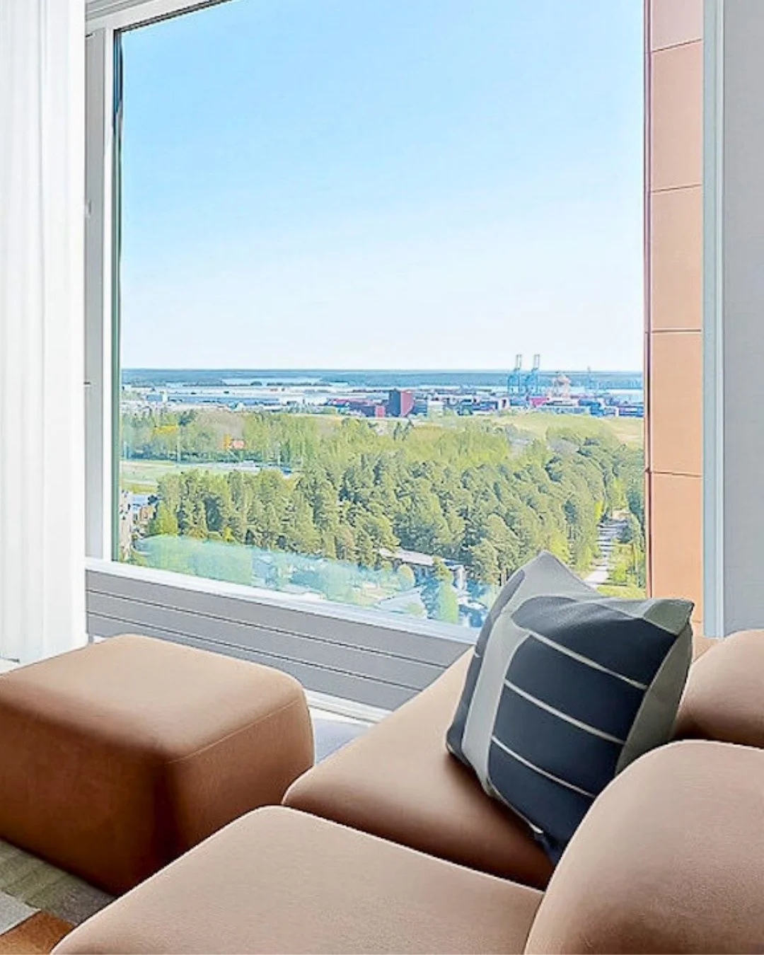 🔹 Ei kantamista, ei kalustuksia, ei kiirett&auml;.
Vain kuva, joka n&auml;ytt&auml;&auml; valmiilta ja houkuttelevalta.

🔹 Kokonaisuus, joka n&auml;ytt&auml;&auml; silt&auml; kuin tila olisi aina ollut sellainen.

➤ Katso lis&auml;&auml; digistaila