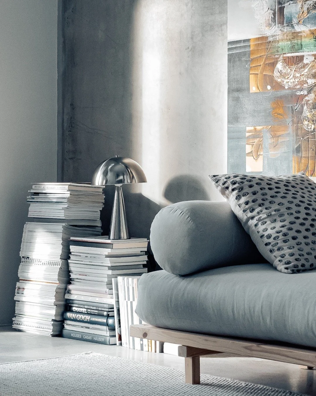 🩵 Koti, jonka kuviin pys&auml;hdyn aina kun n&auml;en ne kuvagalleriassani. 

Muistan kun kuvauksissa harmauden keskell&auml; aurinko pilkahti, kiljahdimme ilosta ja rynt&auml;simme ikuistamaan valoa 🩵 

Lis&auml;&auml; ihanaa fiilist&auml; @loving