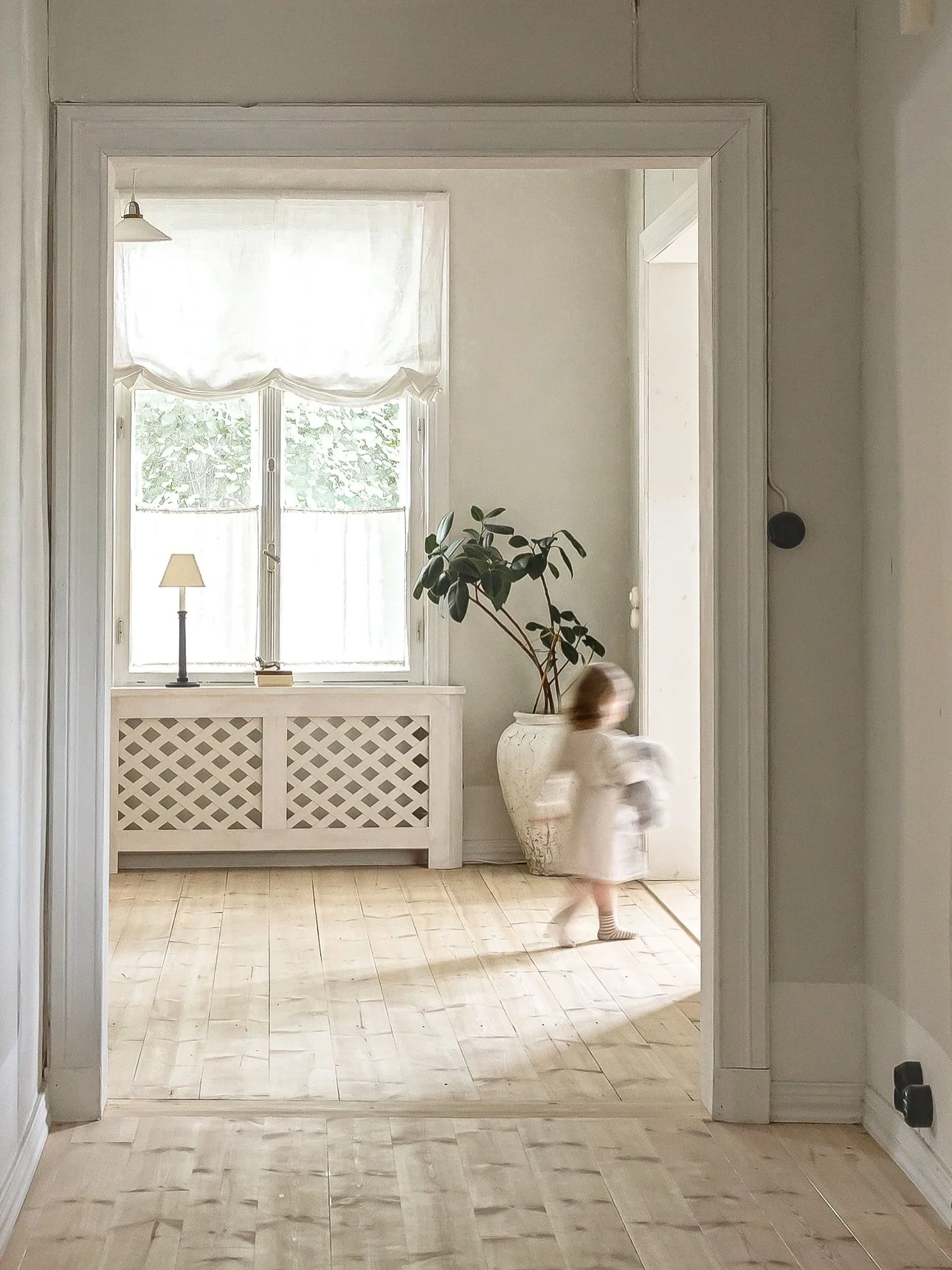 Voiko olla s&ouml;p&ouml;mp&auml;&auml; tiimi&auml; [&auml;iti+tytt&ouml;] ?🤍🤍 

Kun nelj&auml;n naisen ty&ouml;ryhm&auml; l&ouml;yt&auml;&auml; jokainen oman paikkansa, syntyy luovaflow, jossa taltioidaan el&auml;m&auml;&auml; sen aidoimmissa tila