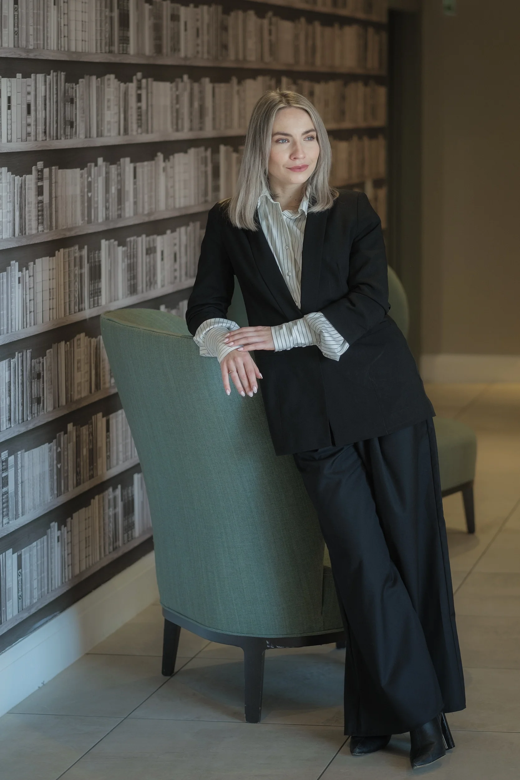 headshot-training- on location-lighting-cheshire-posing.webp