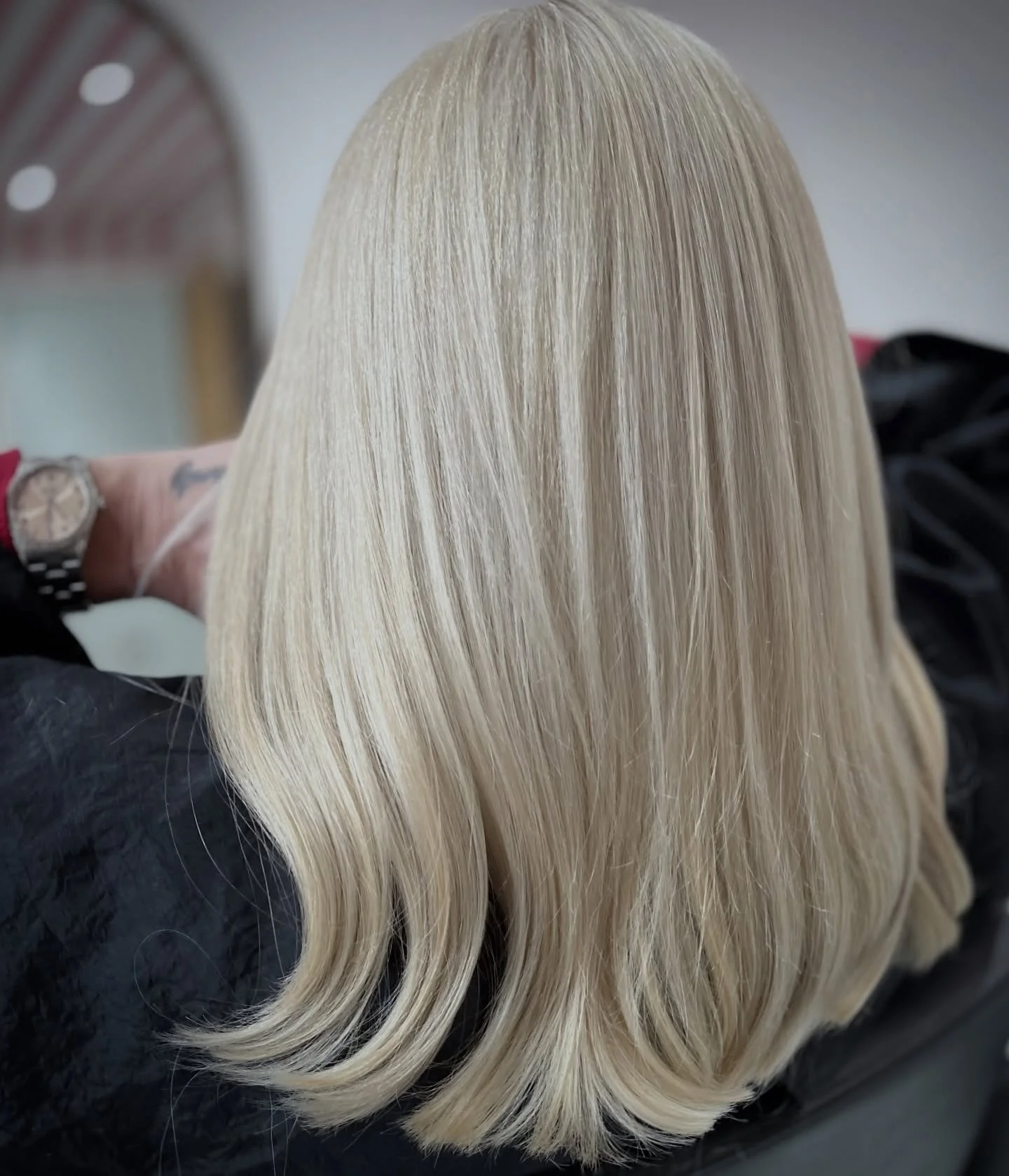 Plot twist : Blonde hair can be healthy too🤍 

Imagine believing that just because your blonde, your hair can&rsquo;t be healthy 👀

I&rsquo;m not saying it&rsquo;s as easy for the blondes as it is for brunettes but let&rsquo;s be clear, with the ri