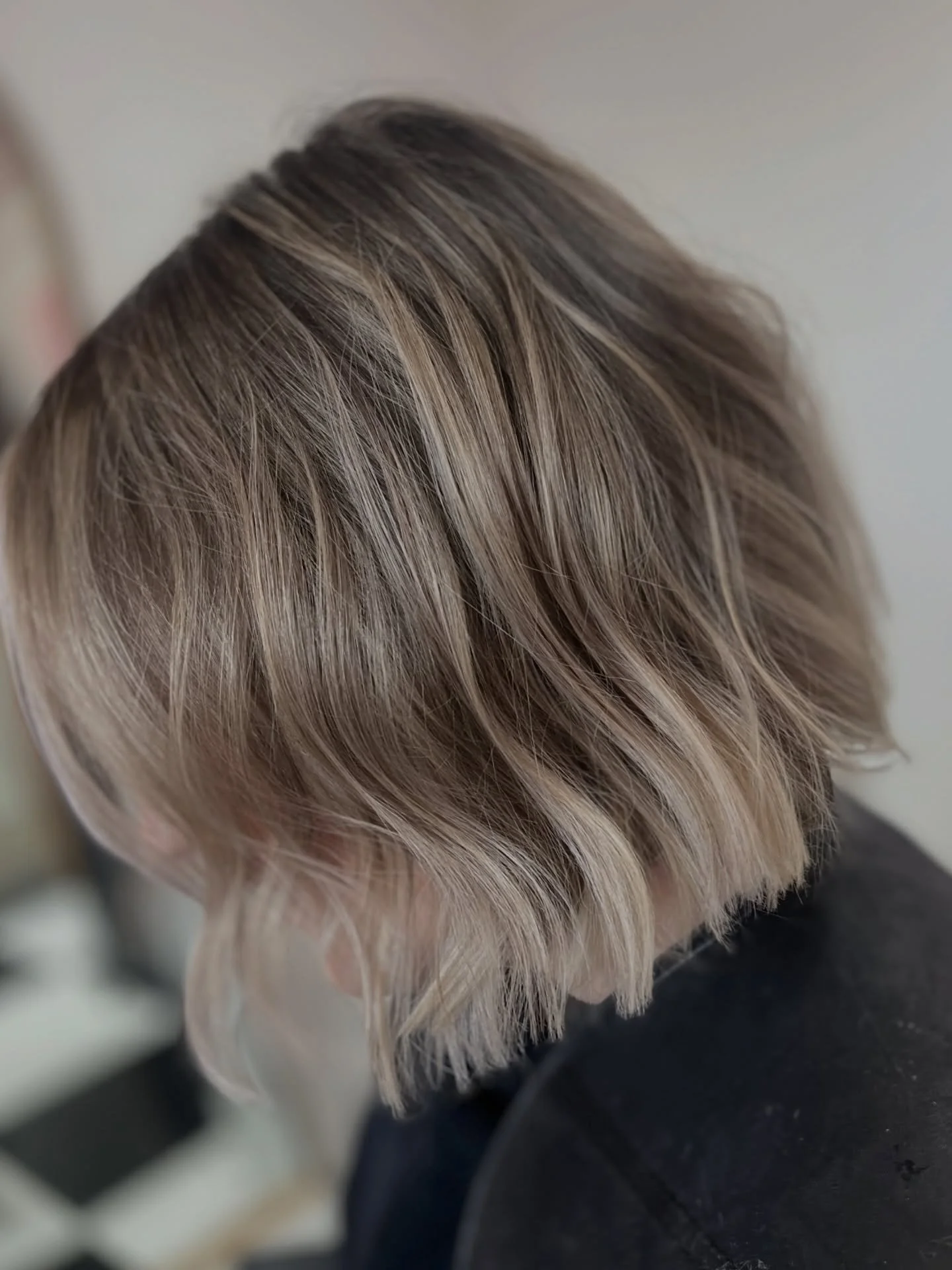 Hair that just screams style! 👸🏼

Sharp short bobs but styled with texture will forever be so chic! 

Combined with the perfect ash blonde balayage using @indolauk makes the look effortless 🤍

Considering cutting it all off for 2026? Let&rsquo;s t