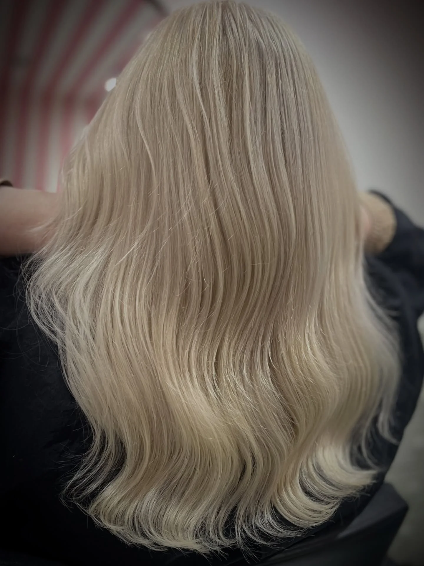 The ideal blonde girly routine 🤍

So here&rsquo;s the thing girls, we all know staying the perfect shade of blonde takes maintenance here&rsquo;s a few little details to consider when it comes to perfect hair &hellip;

🤍 Alternate your foils - I ge