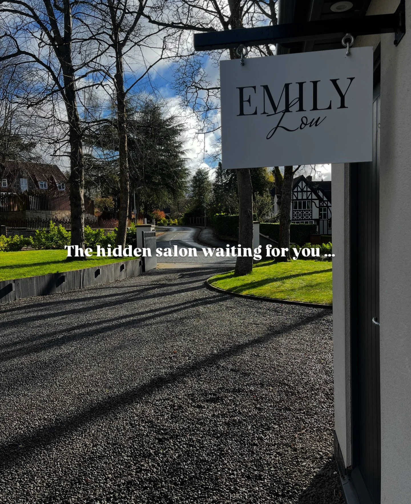 Here&rsquo;s what you need to know ⬇️

▫️This salon focuses on YOU and only YOU 

▫️ The parking is outside the door and completely free (no getting caught in the rain here ☔️ ) 

▫️ There is no double bookings so you never share your space (unless y