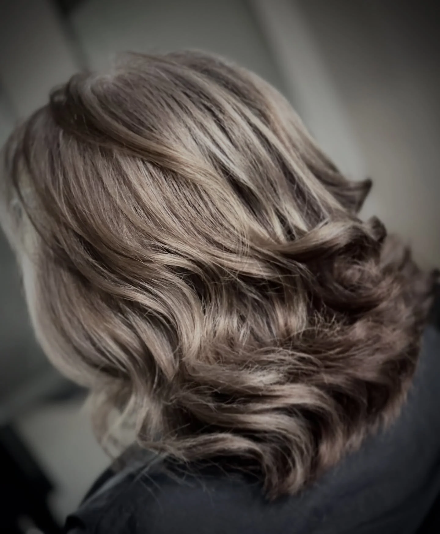 Grey blending 🤍🩶

Kicking myself for not taking a before picture on this beauty! 🙈

She came to me already having already stated her grey blending journey - with grown out grey roots, soft blonde highlights that had turned slightly warm and a slig