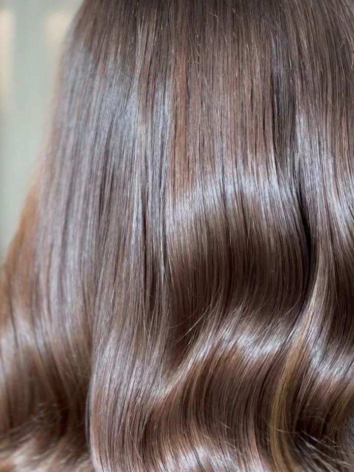 What more convincing do you need 👀

100g of 18inch @beauty_worksonline keratin bonds to create length and volume in toffee crunch 🤍

▫️ Effortlessly natural, 

▫️ No salon maintenance 

▫️ Lasting up to 5 months. 

▫️ Fitting takes around 2-3 hours