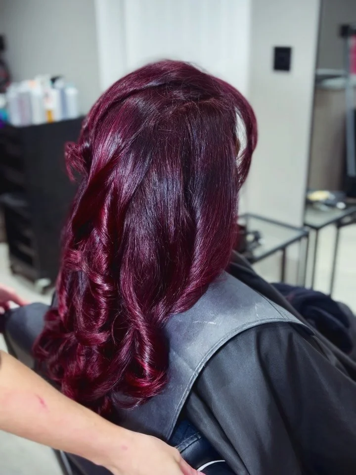 The options when it comes to dressing out your bouncy blow dry 🤍

Girls if you want super bouncy, super long lasting, super volumising hair, you NEED a brush in bouncy blow dry. 

It&rsquo;s designed to set your hair without a tong and last all day 