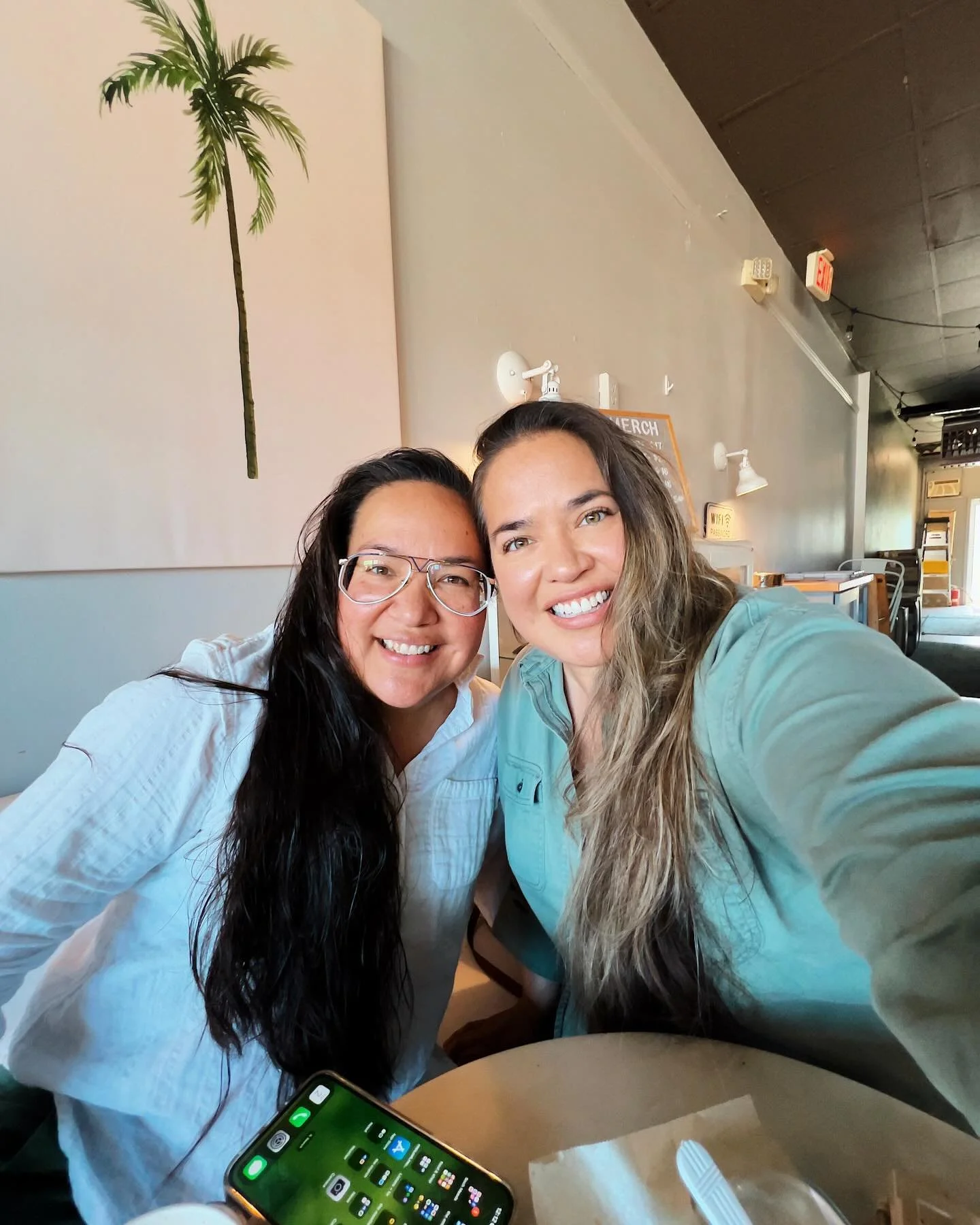 🚨 PSA: if you don&rsquo;t have a sister who is&hellip; 

your ride or die, your thick and thin, your balance to your crazy and nonsense, your early morning and late night, your ugly body wrenching sobbing heartbreak Kleenex handler, your coffee shop