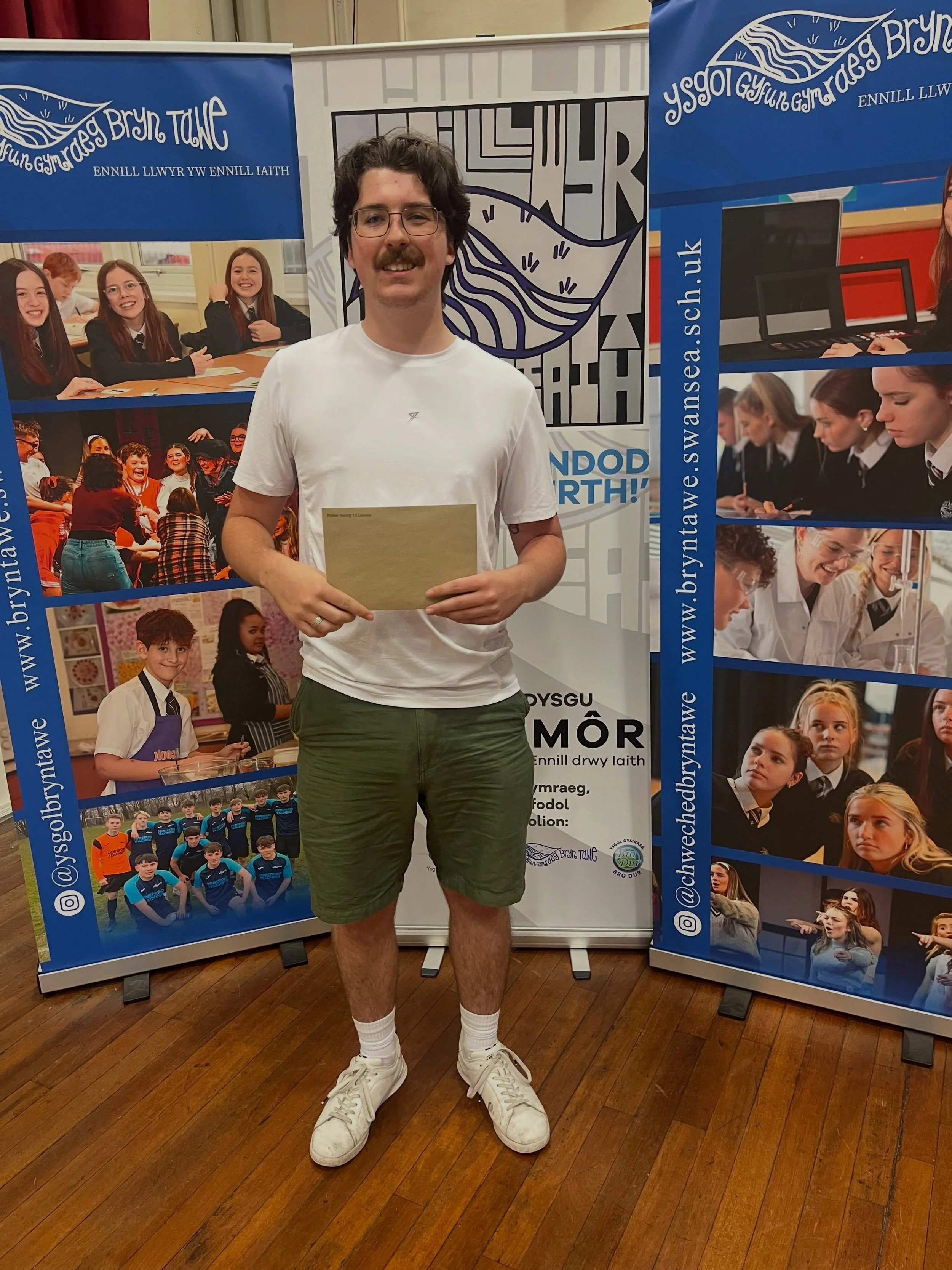 Llongyfarchiadau enfawr i Ryder! Ar &ocirc;l 3 blynedd o waith caled ac ymroddiad, 5 Lefel A ac 1 AS, mae cwrs Mathemateg @oxford_uni yn galw! Rydym mor falch - rwyt ti&rsquo;n haeddu pob llwyddiant!
We are so proud of Ryder! After 3 years of hard wo
