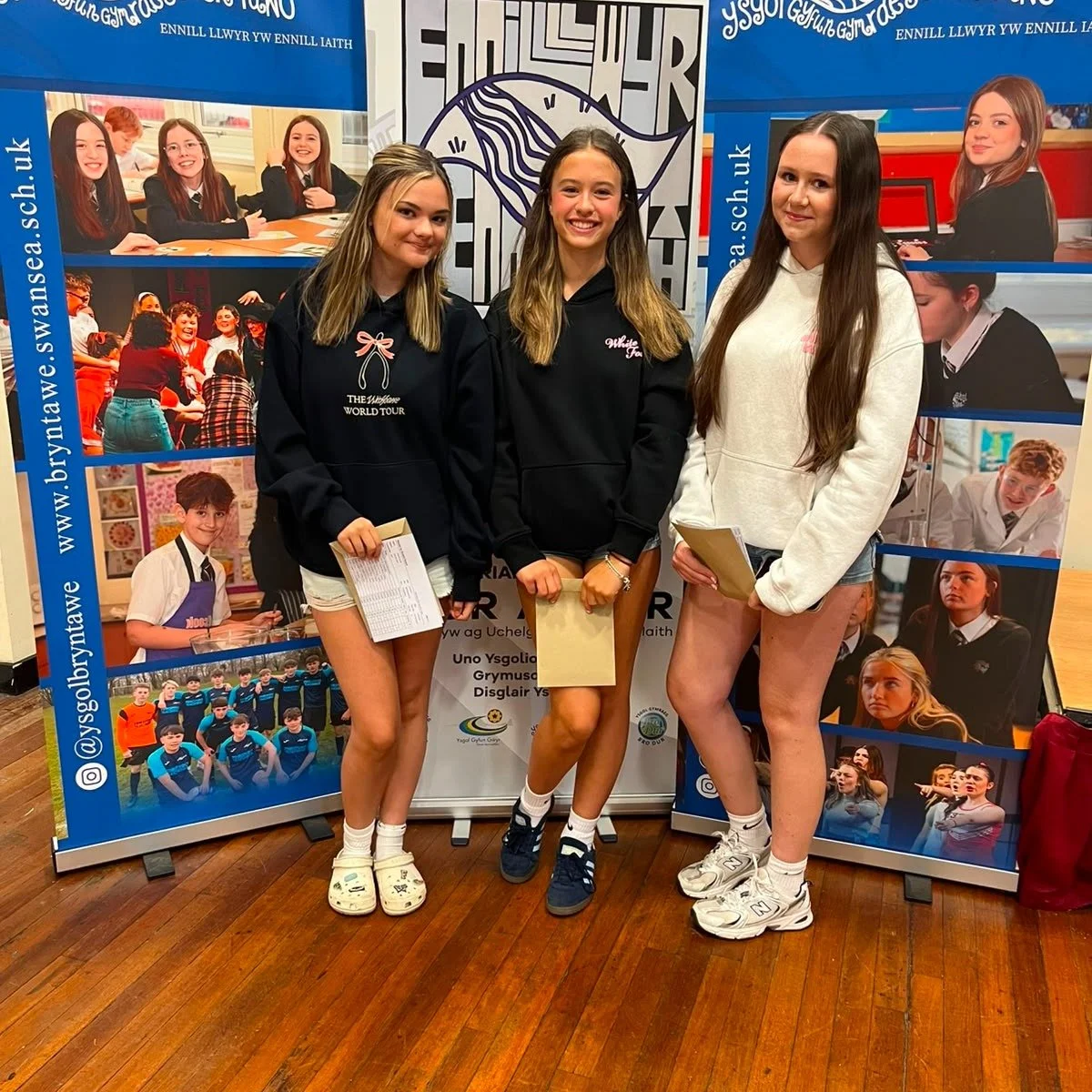 LLONGYFARCHIADAU i ddysgwyr Blwyddyn 10 hefyd heddiw ar eich canlyniadau! Ewch amdani ym mis Medi - rydych chi wedi gosod sylfaen cadarn iawn ar gyfer gweddill eich cyrsiau TGAU! 

CONGRATULATIONS to our Year 10 learners on your results today too! Go