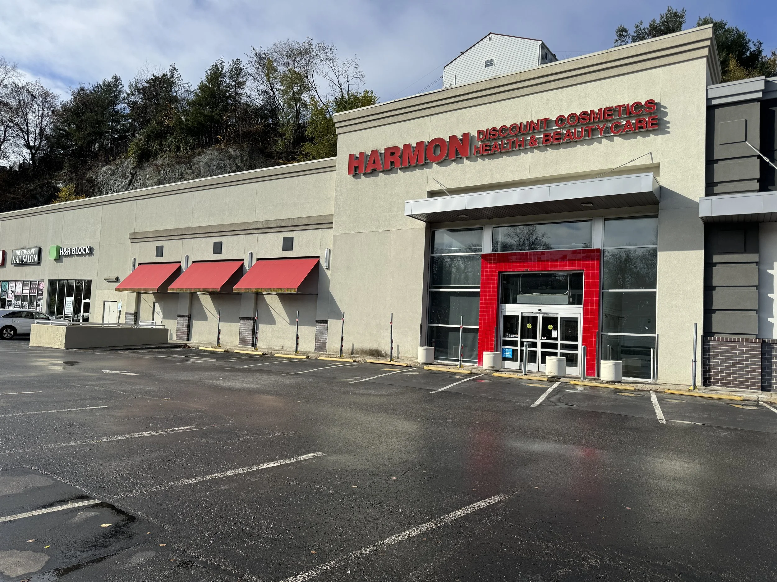 Former Bed Bath Center Yonkers, NY 2141 Central Park Ave Yonkers, NY