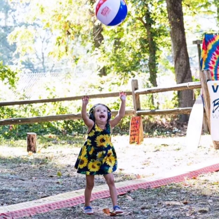 We're all about starting 'em young at #fcmf! Kids 12 and under are free with an adult ticket! We have kids activities and encourage you to bring the whole fam! Tier 1 Tickets are moving fast! Grab yours before price increases! 

📷 @gazettour_