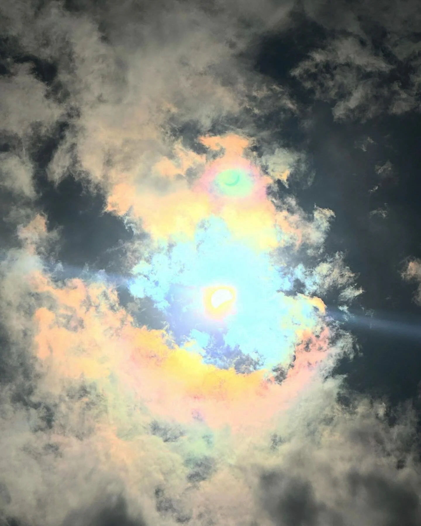 Who all was able to catch the solar eclipse today?! What an amazing thing to experience! Definitely exceeded my expectations.🌙🌖
The second photo is what they call the diamond ring! A little shoutout to my 2024 brides! 💍 

#totaleclipse2024 #texase